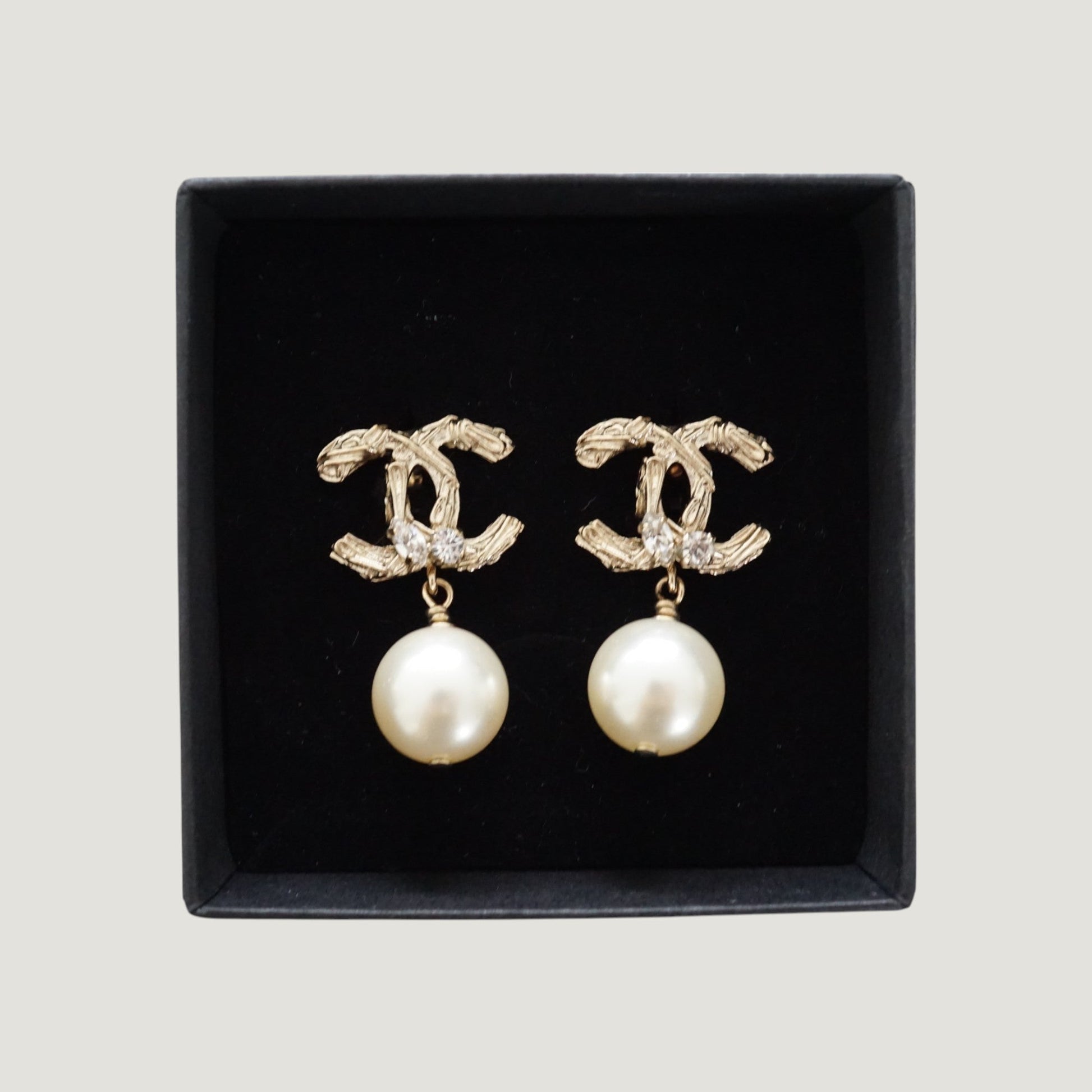 CHANEL EARRINGS | PEARLS