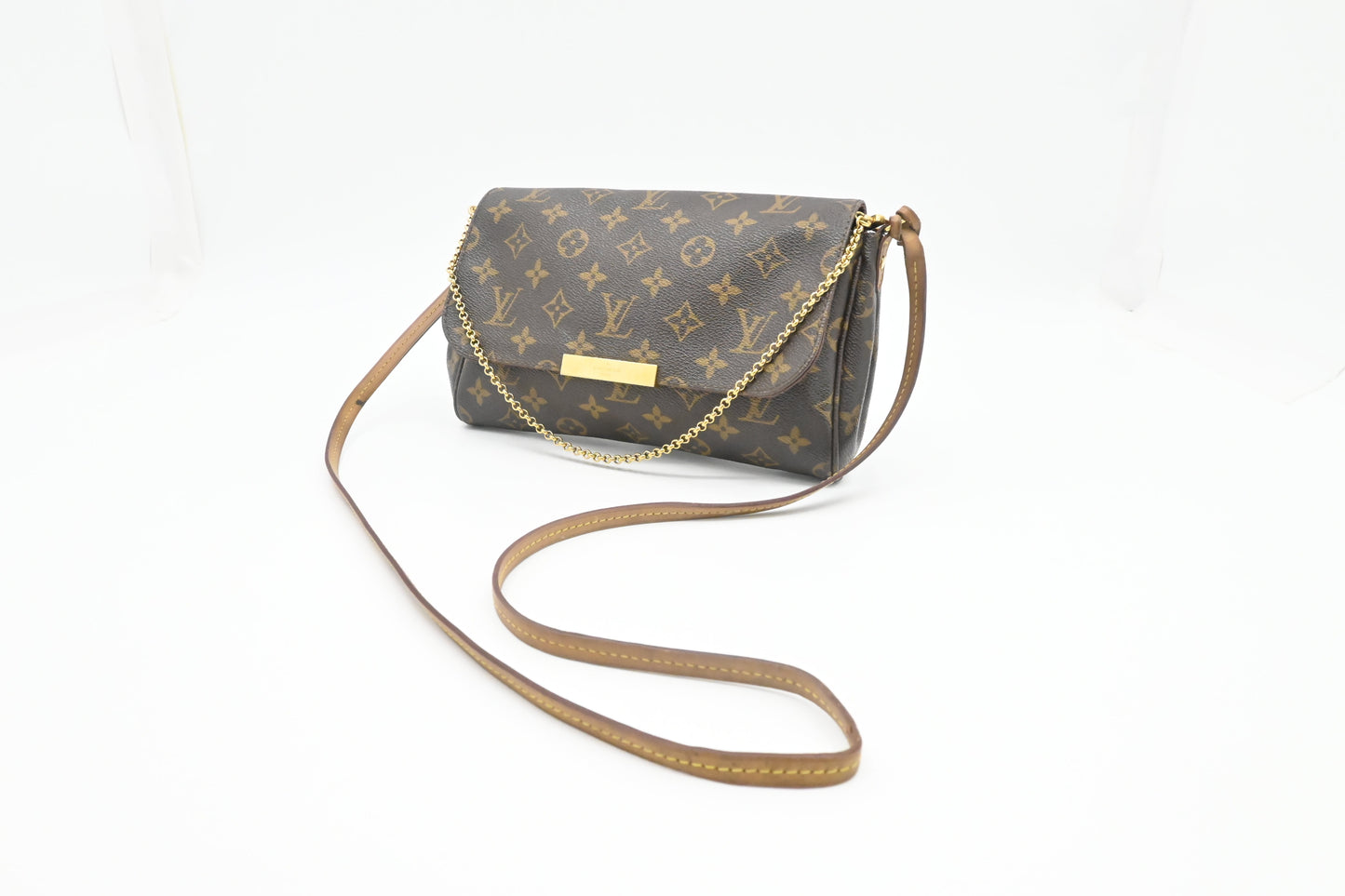 Louis Vuitton Favorite MM Monogram Canvas Handbag Monogram Canvas