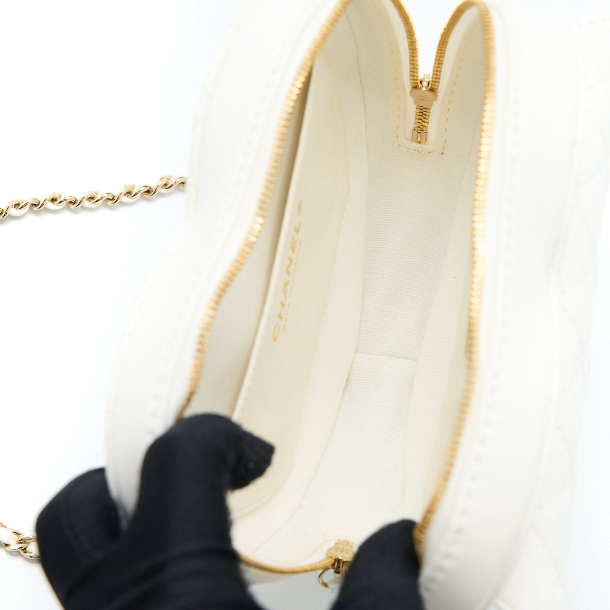 Chanel 22s Heart Lambskin LGHW Microchip White Handbag Lghw Microchip