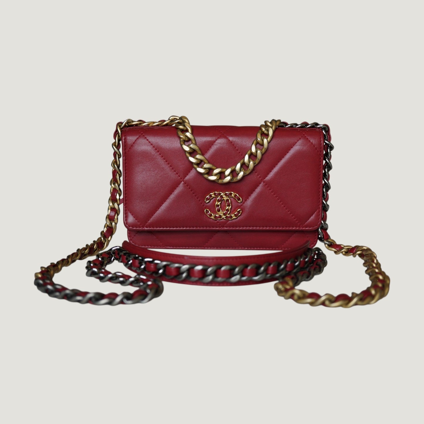 CHANEL WALLET ON CHAIN 19