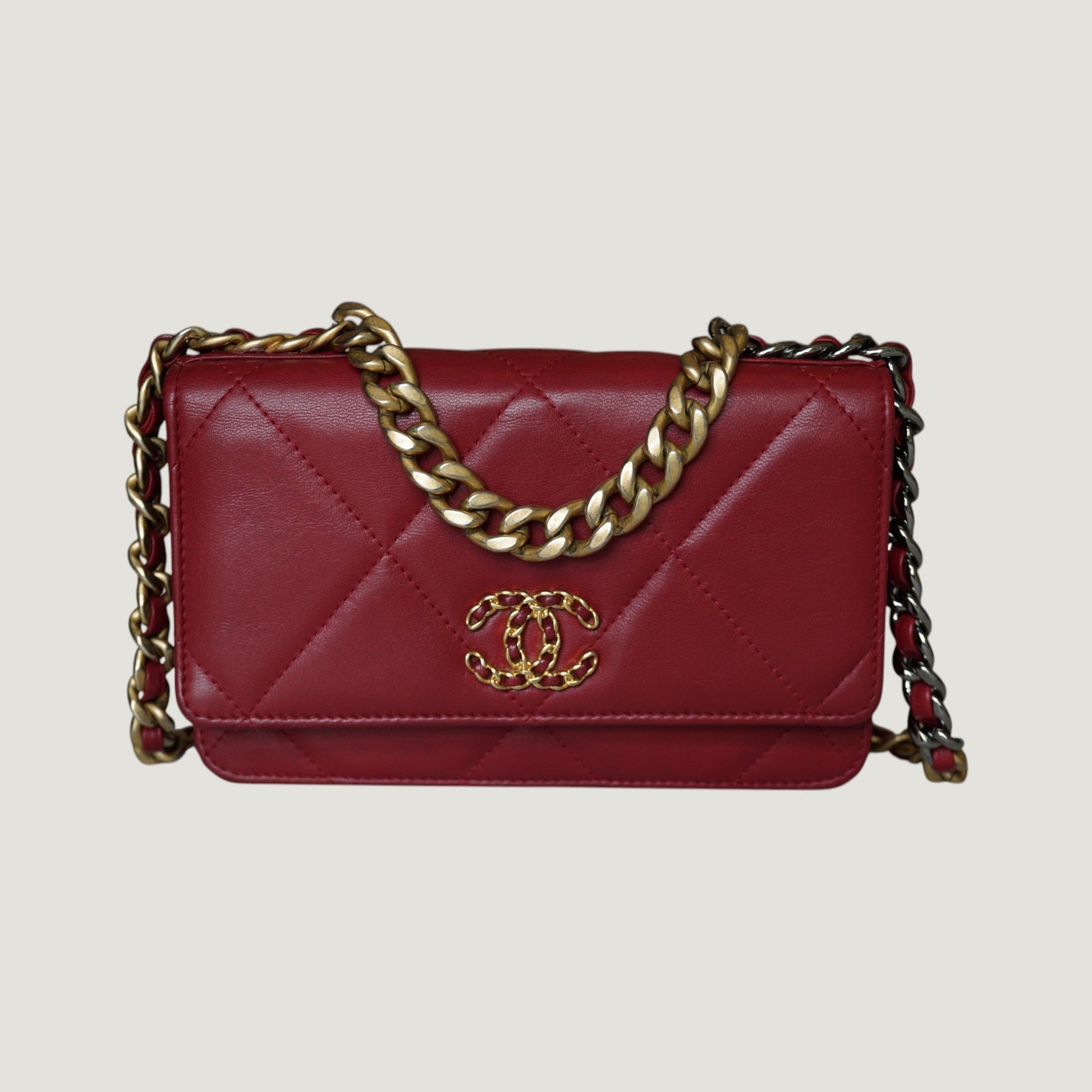 CHANEL WALLET ON CHAIN 19