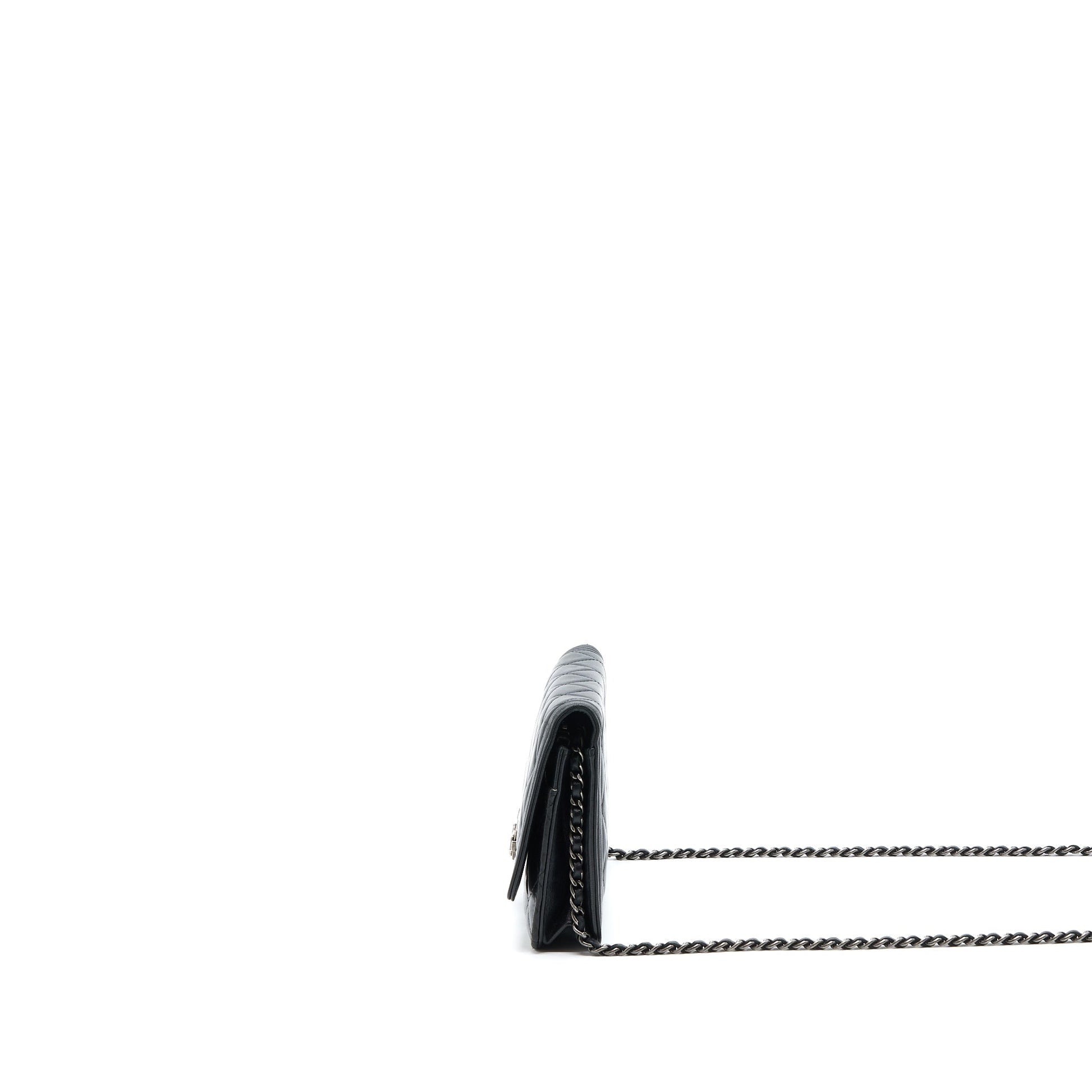 Chanel Boy On Lambskin SHW Black Wallet Case