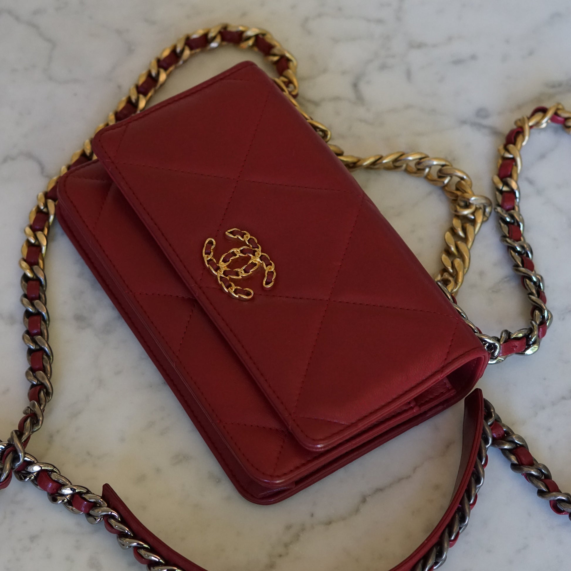 CHANEL WALLET ON CHAIN 19