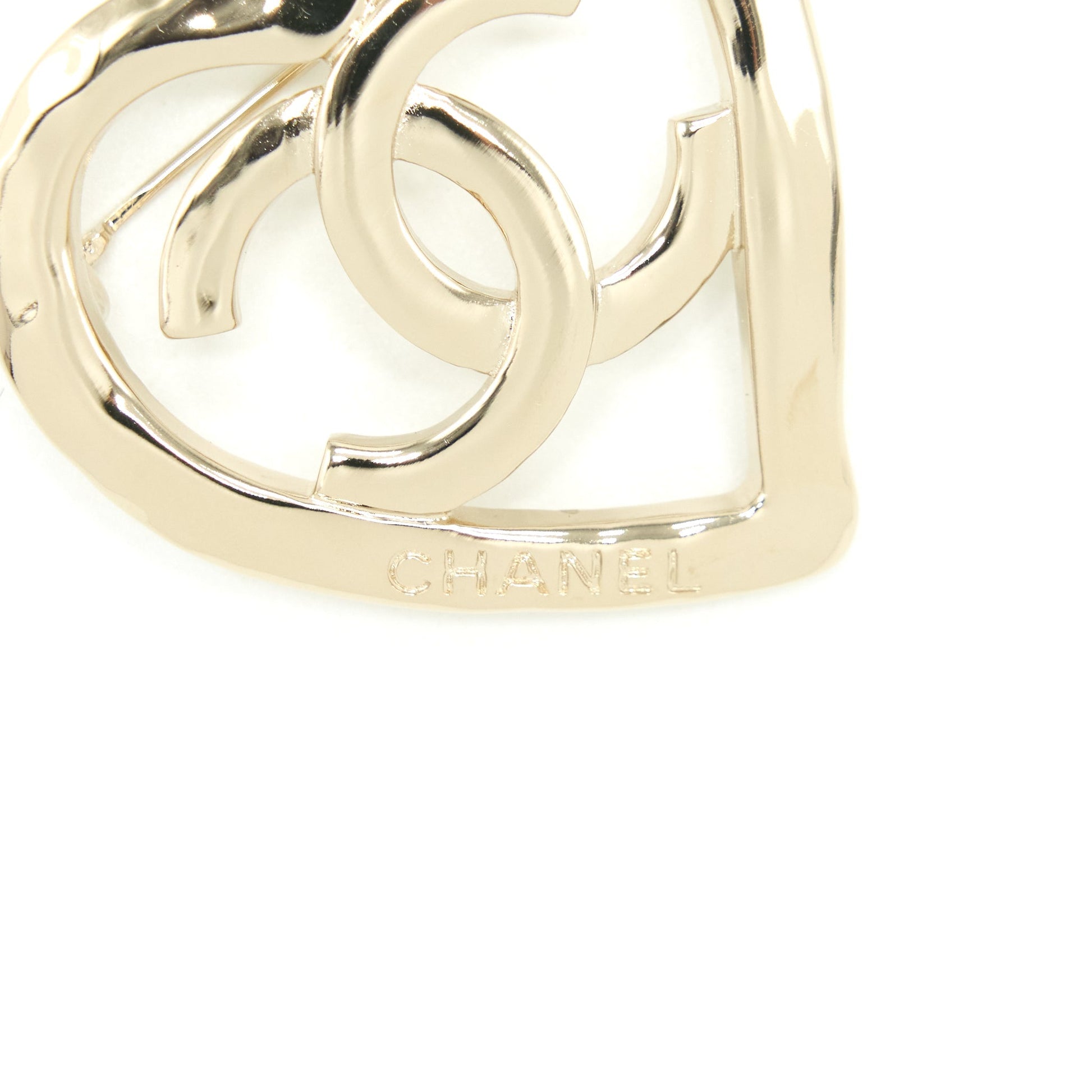 Chanel 22C Heart CC Logo Brooch Light Gold Handbag