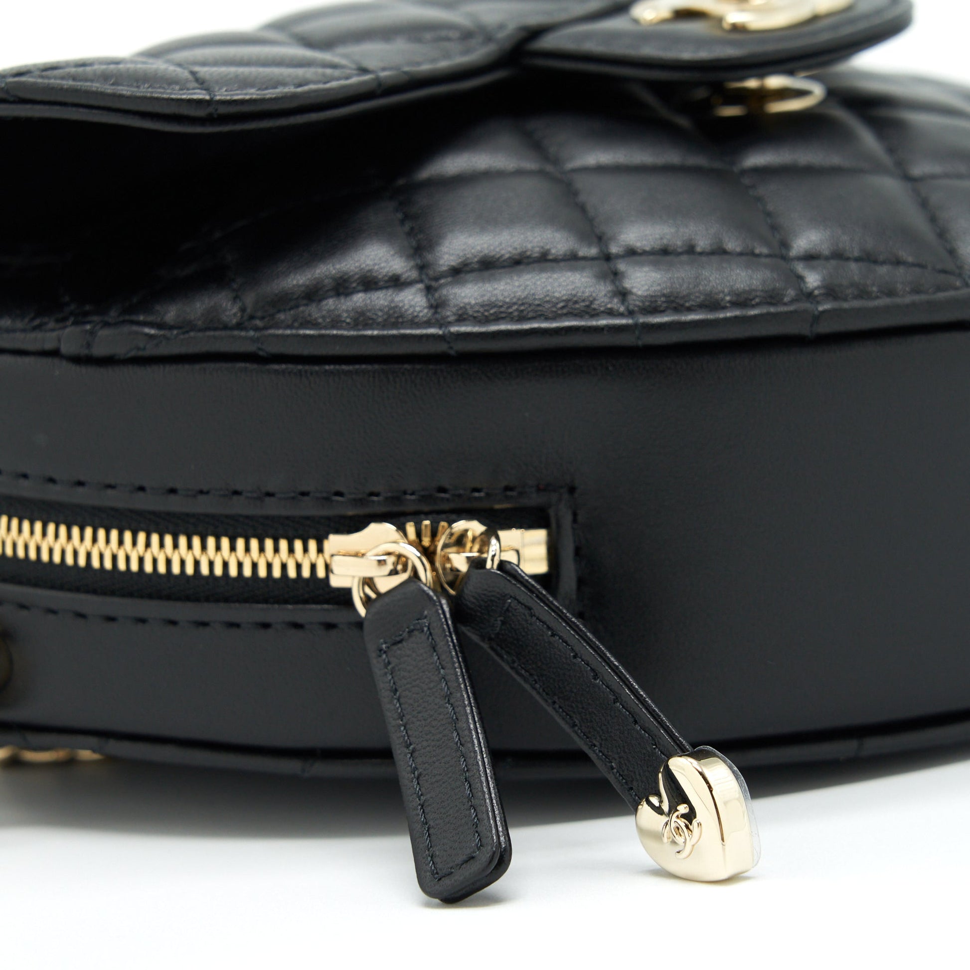 Chanel 22S Heart Lambskin LGHW Microchip Black Handbag Microchip 1