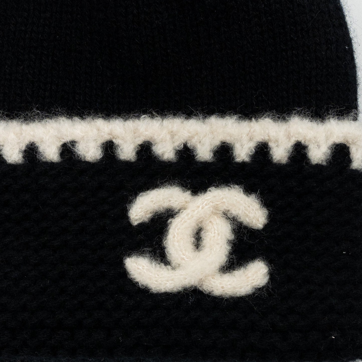 Chanel 23A cashmere beanie hat Black White