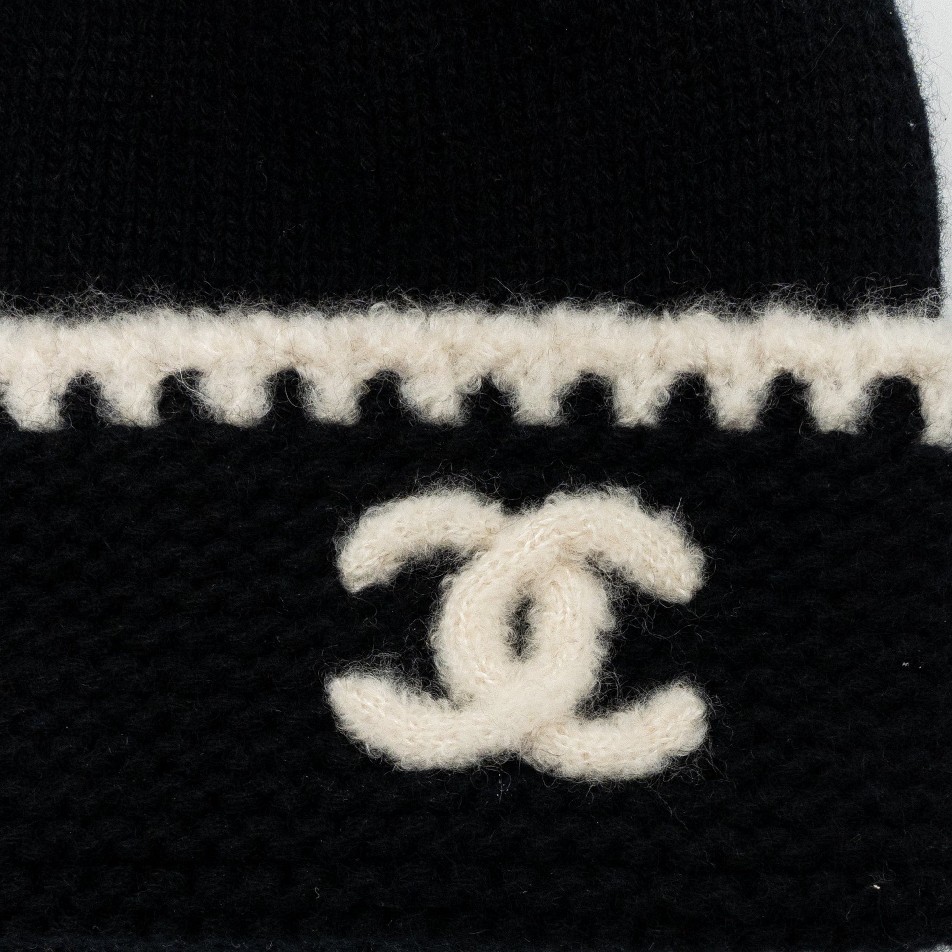 Chanel 23A cashmere beanie hat Black White