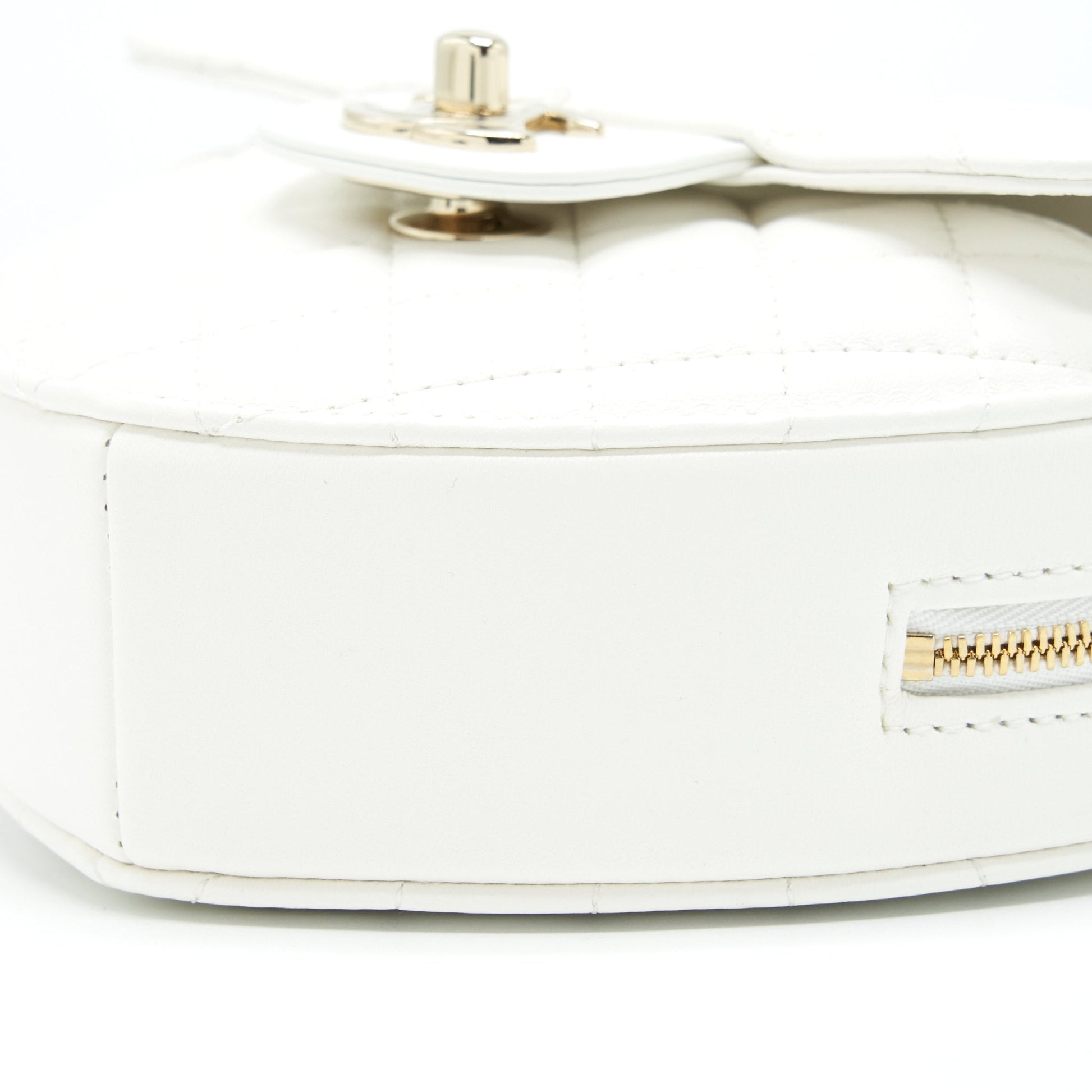 Chanel 22S Heart Lambskin LGHW Microchip White Handbag