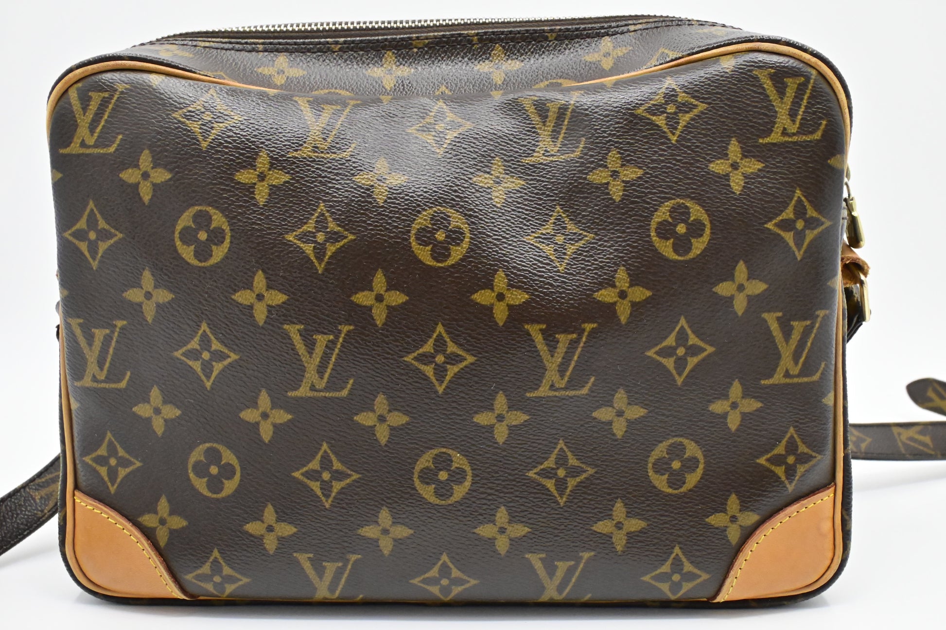Louis Vuitton Nil Monogram Canvas Handbag