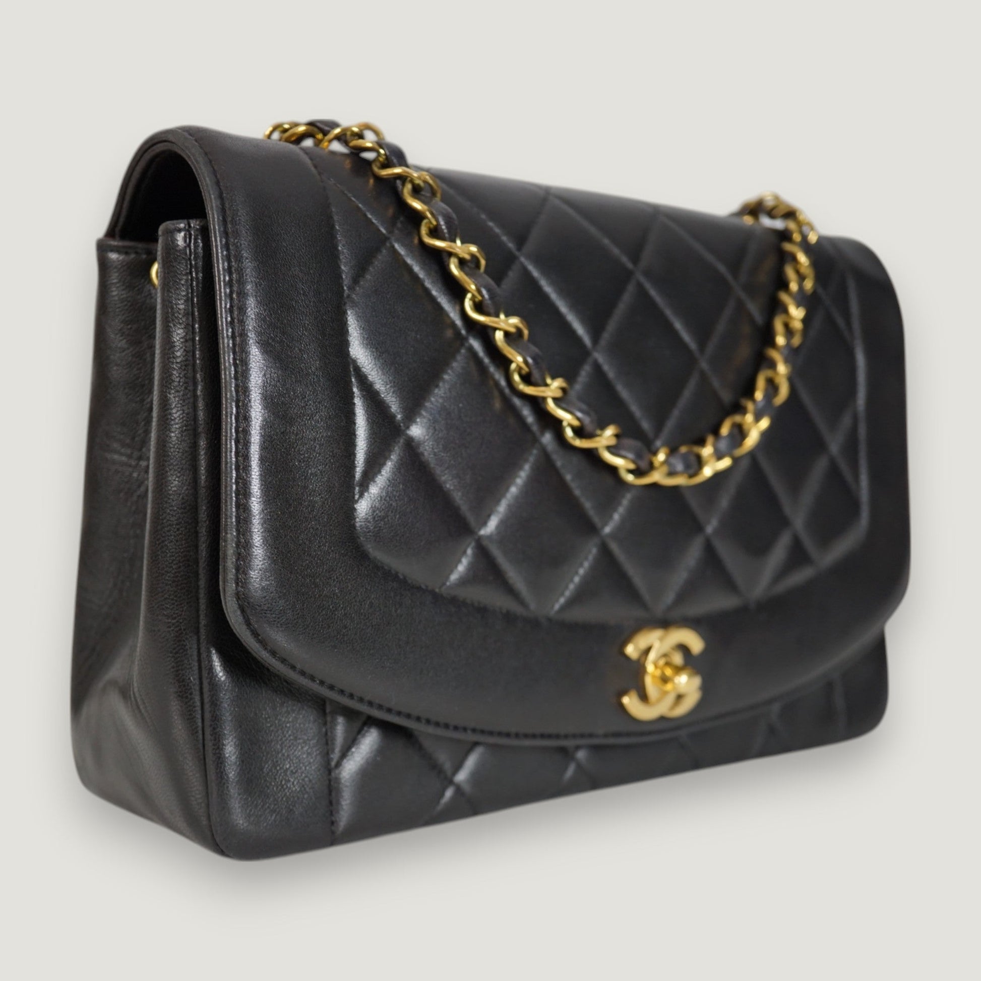 CHANEL DIANA MEDIUM BAG