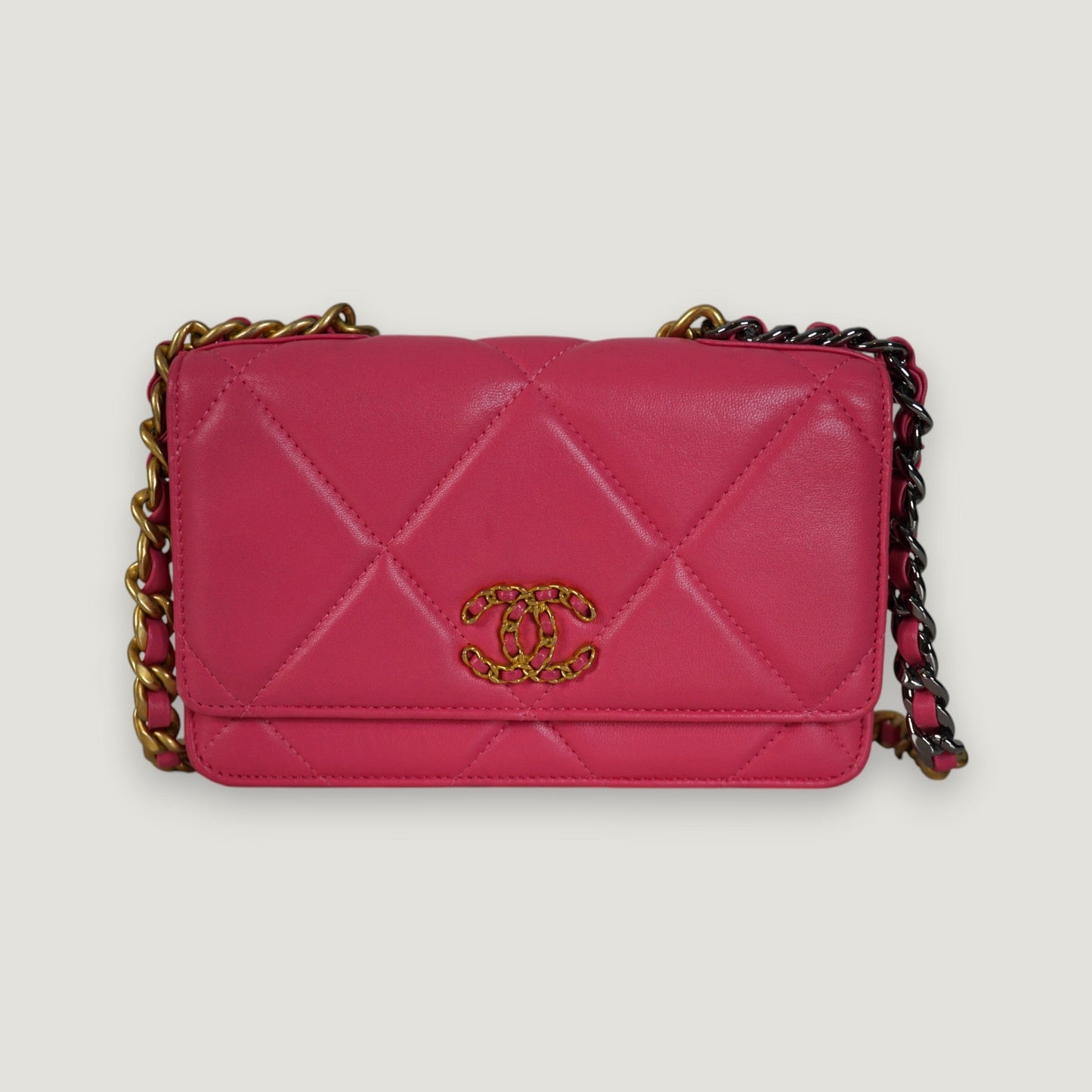 CHANEL WALLET ON CHAIN 19