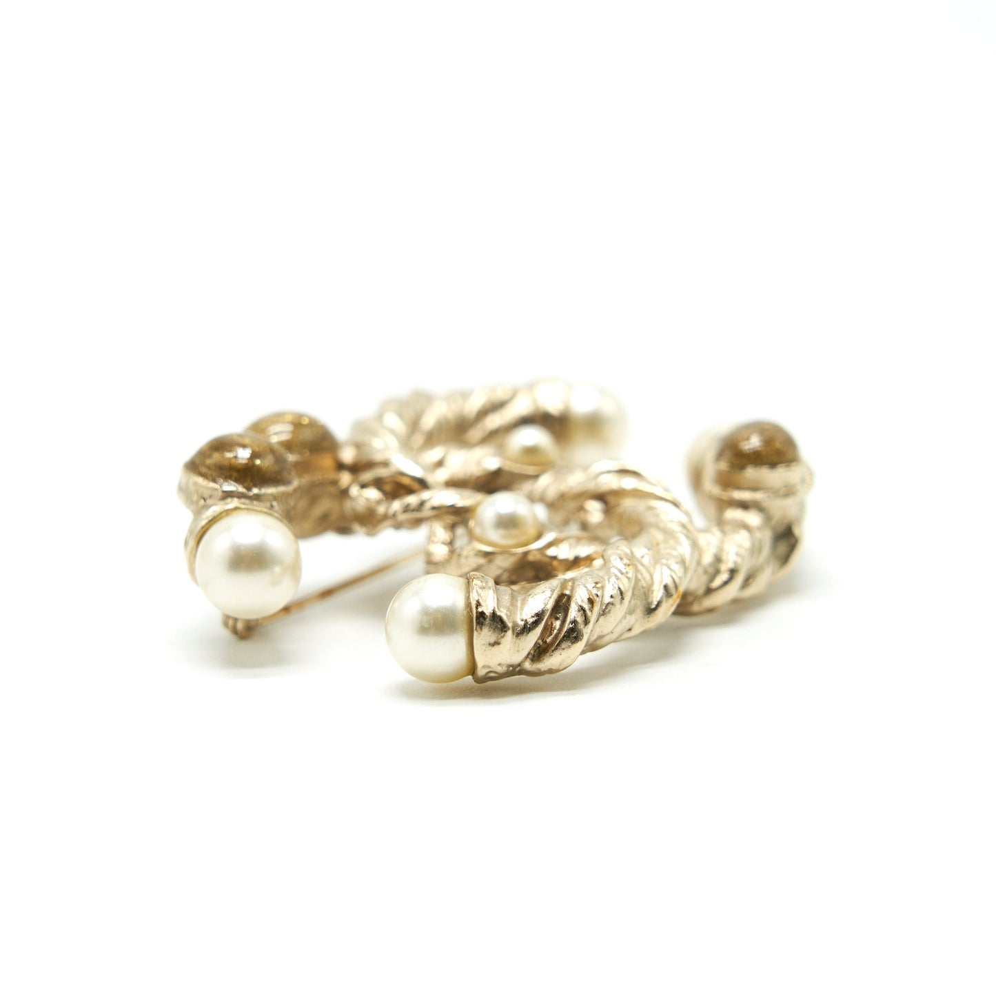 CHANEL CC PERAL BROOCH GHW