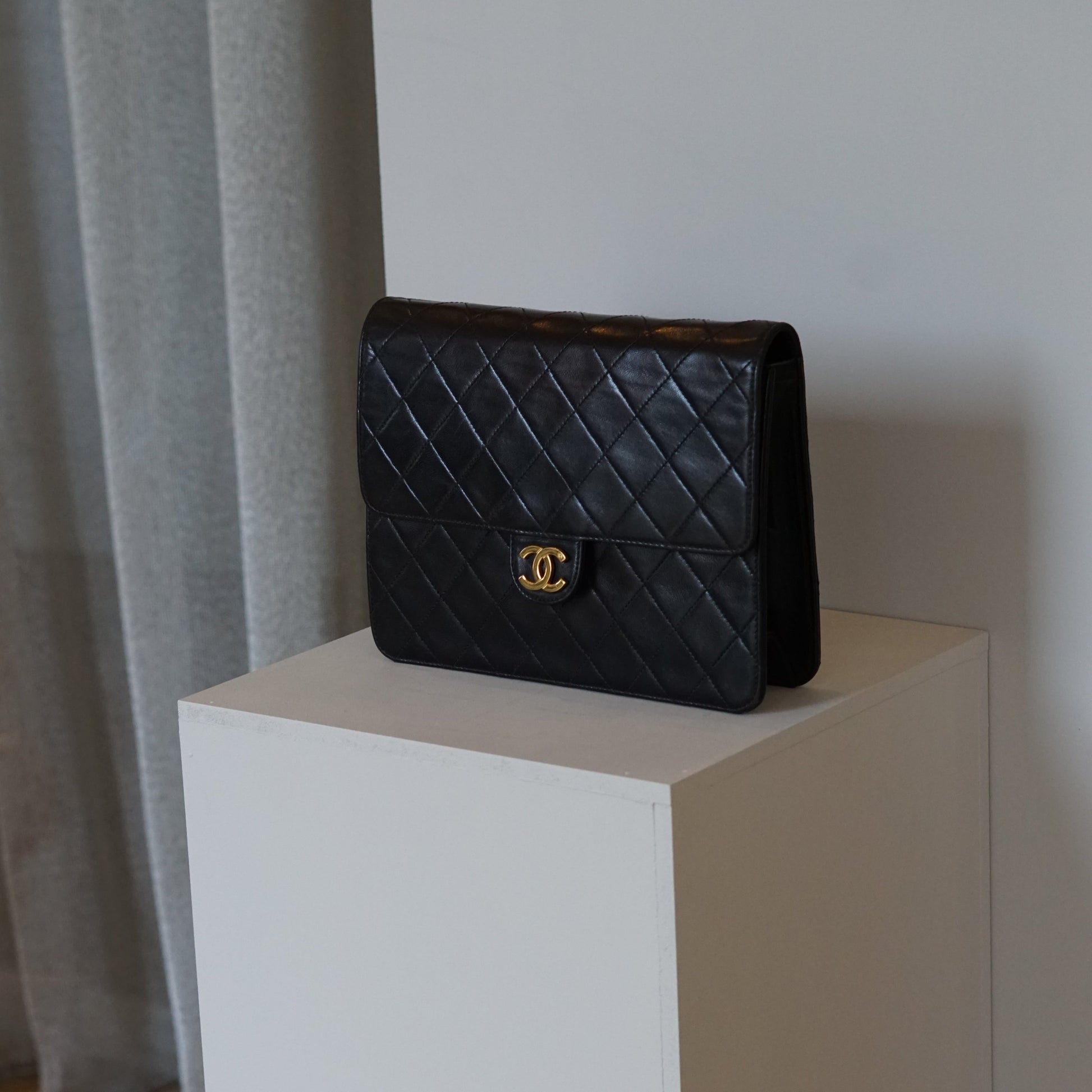 CHANEL SINGLE FLAP BAG