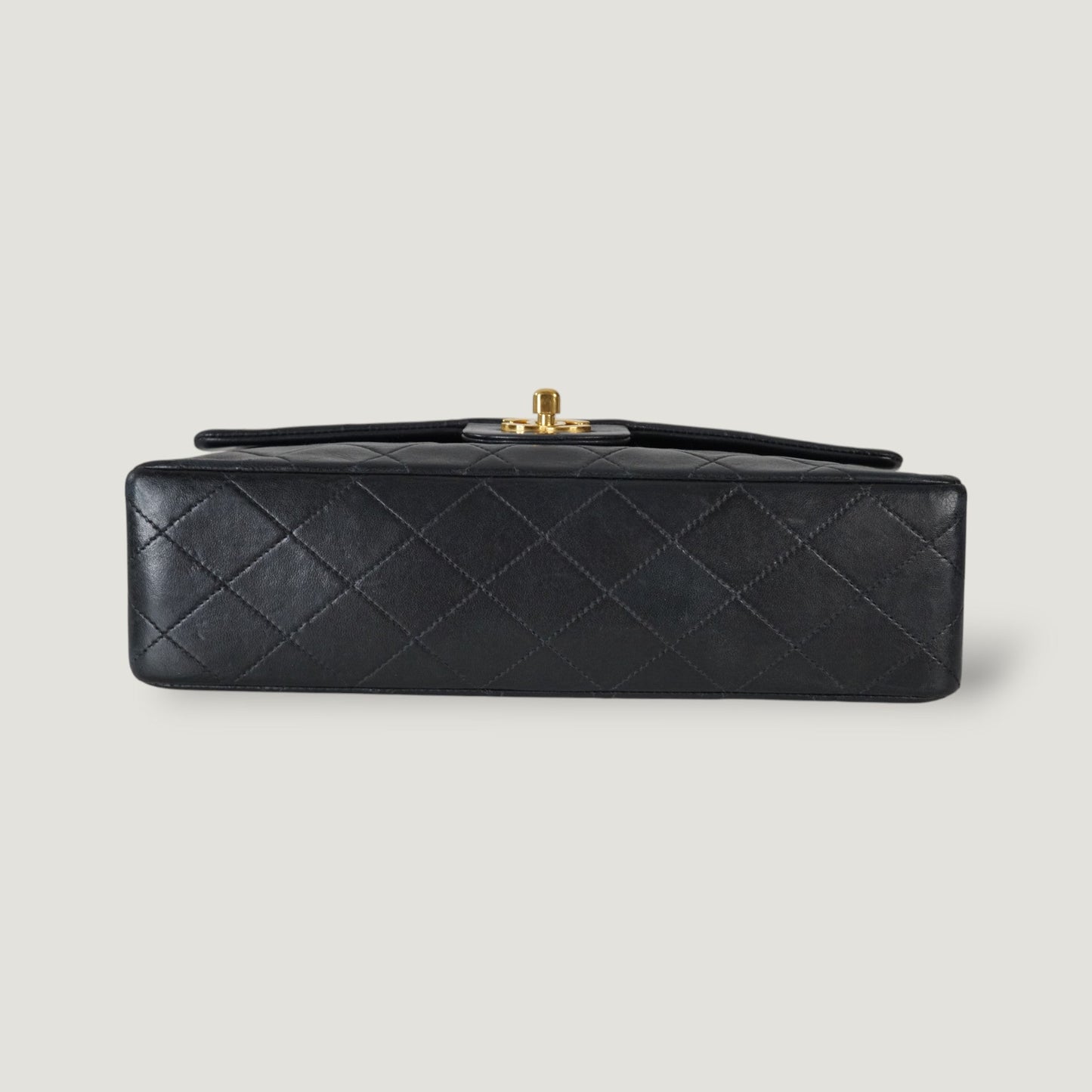 CHANEL CLASSIC MEDIUM BAG