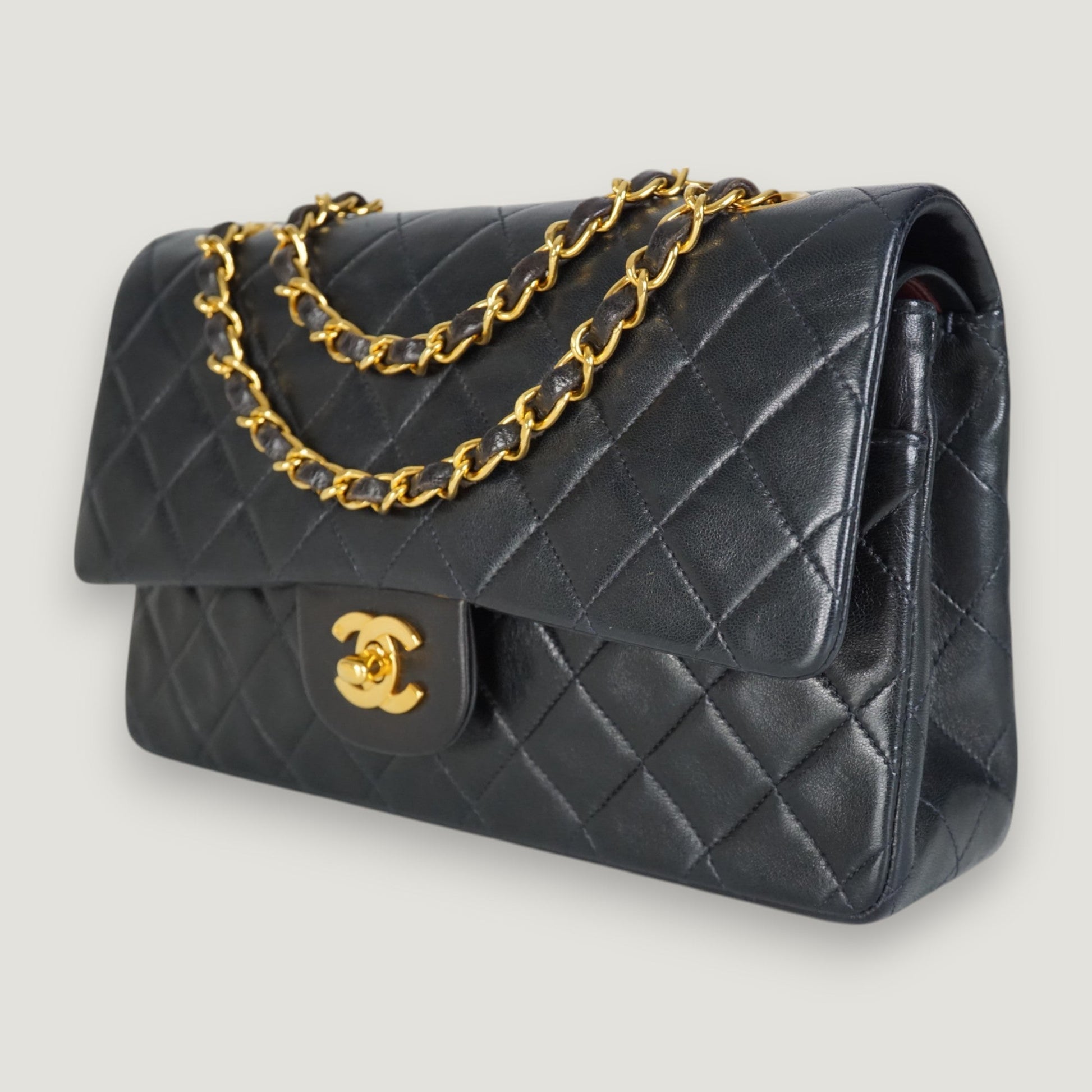 CHANEL CLASSIC MEDIUM BAG