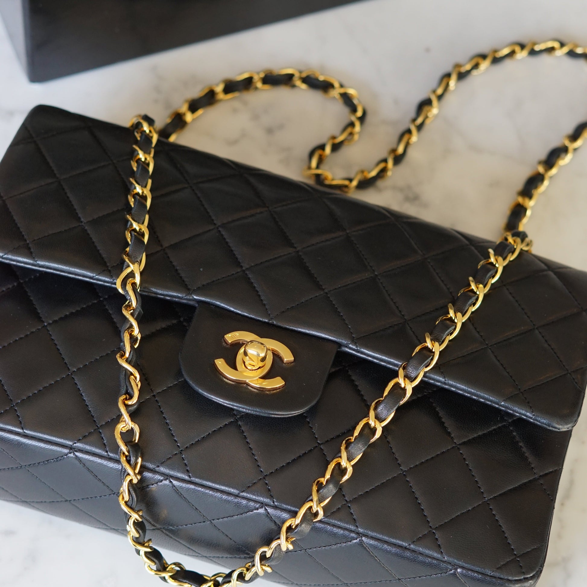 CHANEL CLASSIC MEDIUM BAG