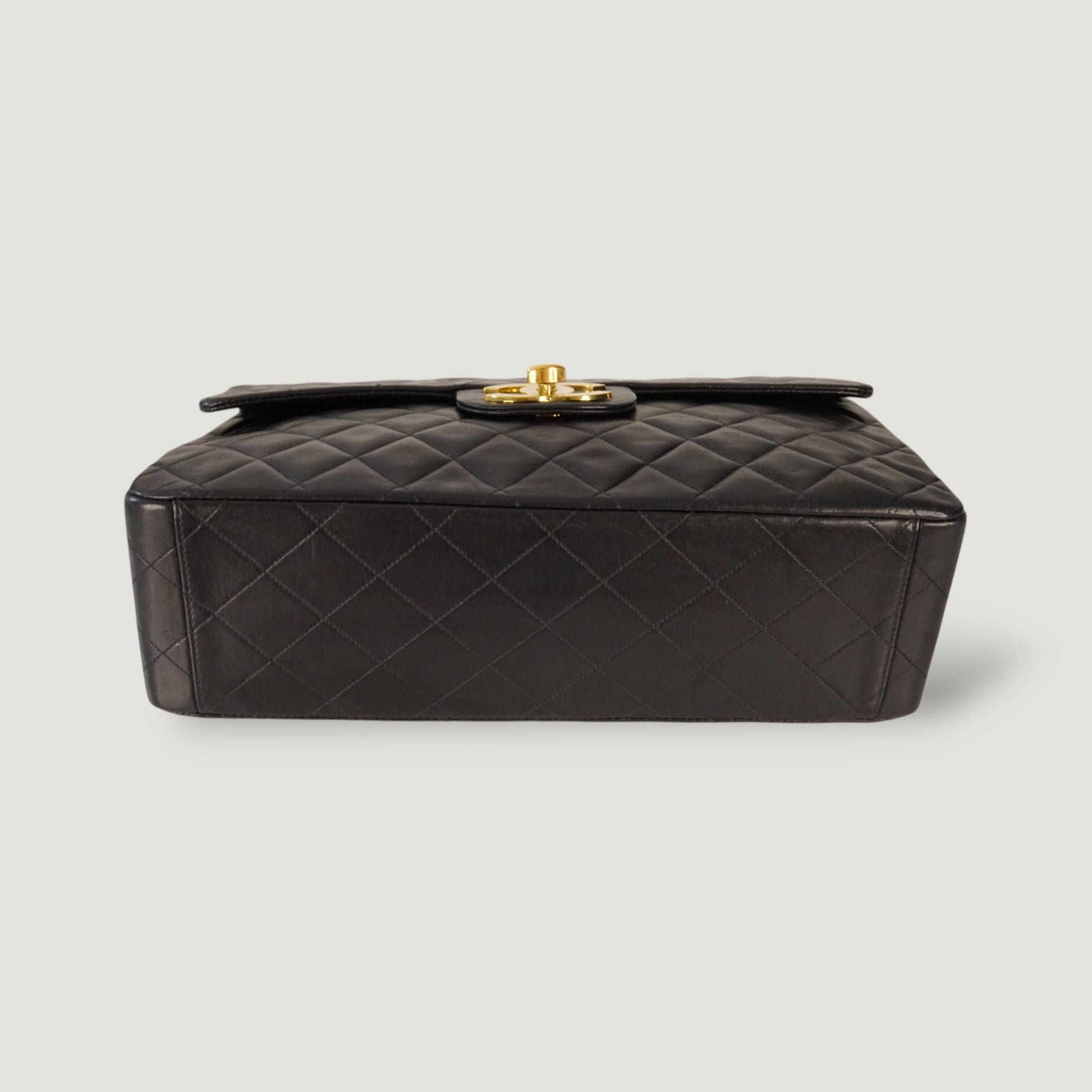 CHANEL CLASSIC JUMBO MAXI BAG