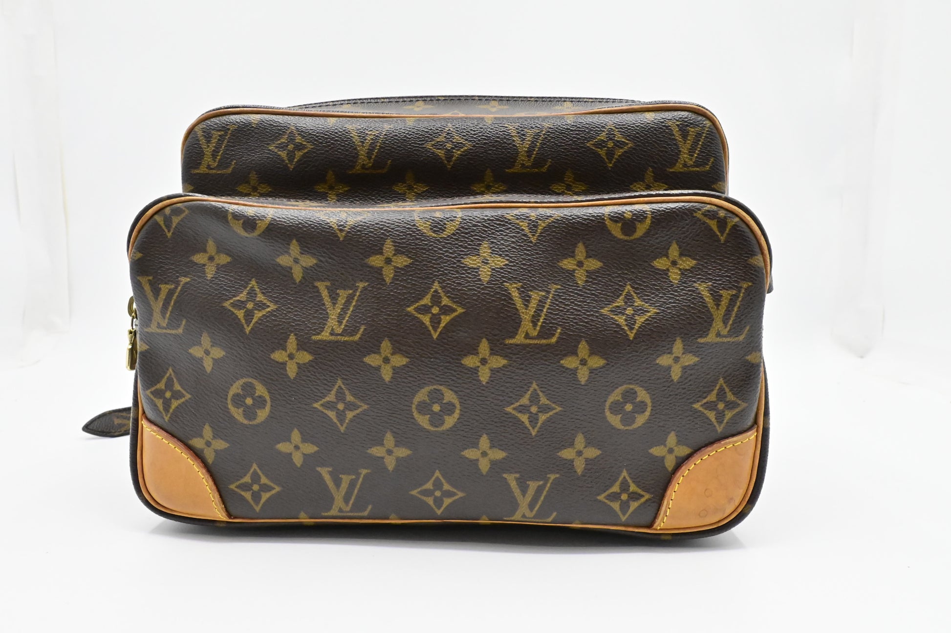 Louis Vuitton Nil 28 Monogram Canvas Handbag