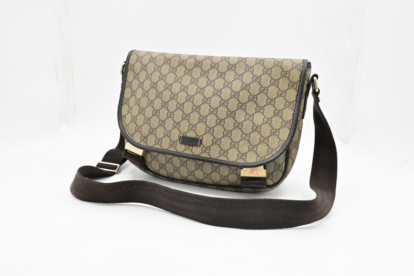 Gucci Messenger GG Supreme Canvas Messenger Bag