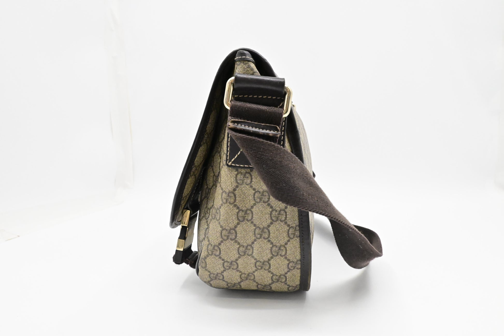 Gucci Messenger GG Supreme Canvas Messenger Bag