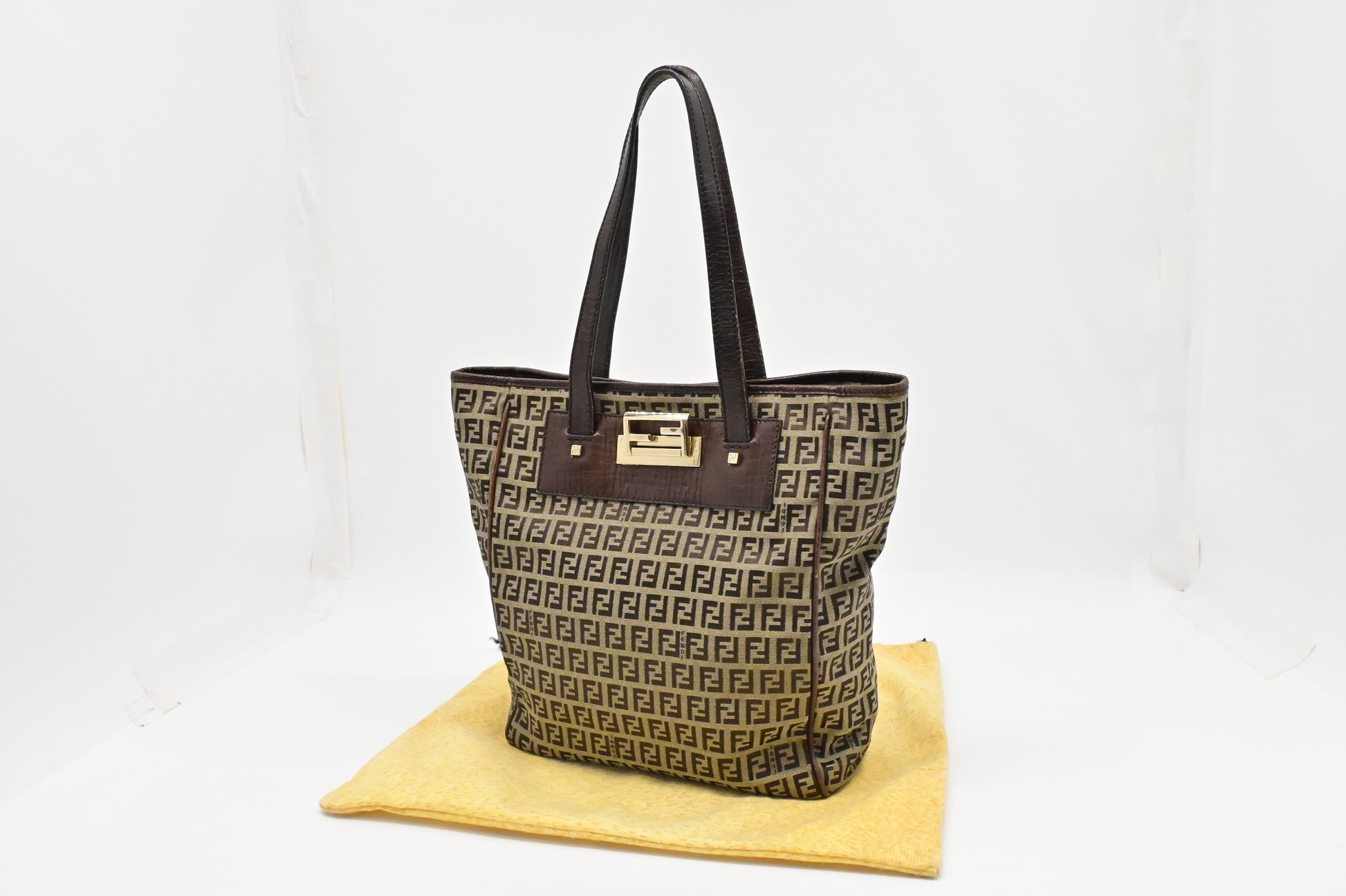 Fendi Shoulder Bag In Zucchino Canvas