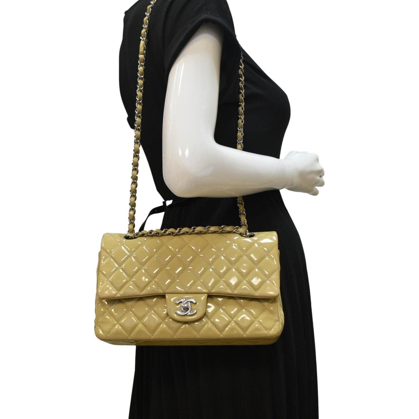 Chanel Classic Jumbo Double Flap Quilted Leather Beige Travel Bag Flap 4