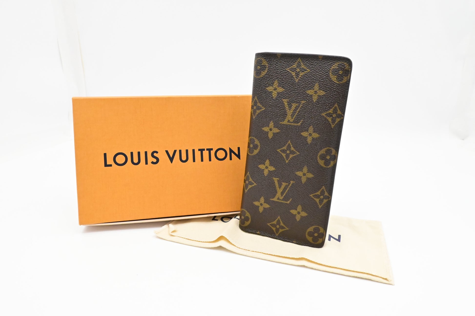 Louis Vuitton Brazza Monogram Canvas Wallet Case