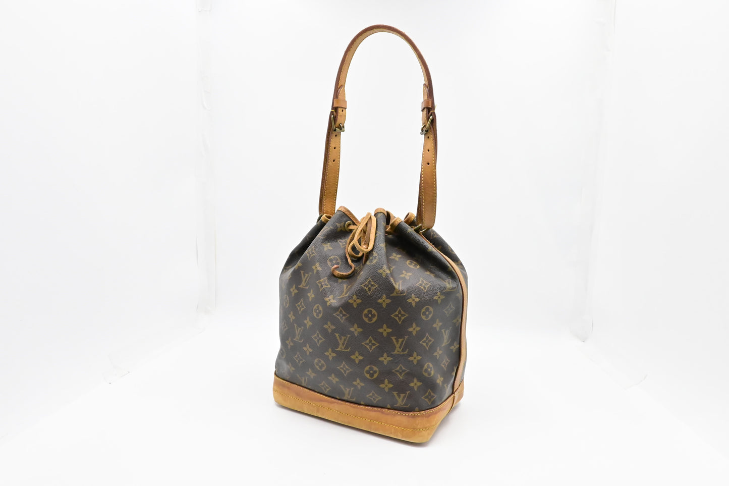 Louis Vuitton Noe Monogram Canvas Handbag Canvas 5
