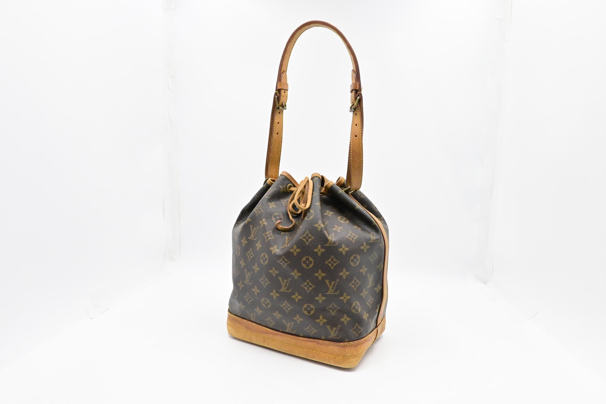 Louis Vuitton Noe Monogram Canvas Handbag Canvas 5