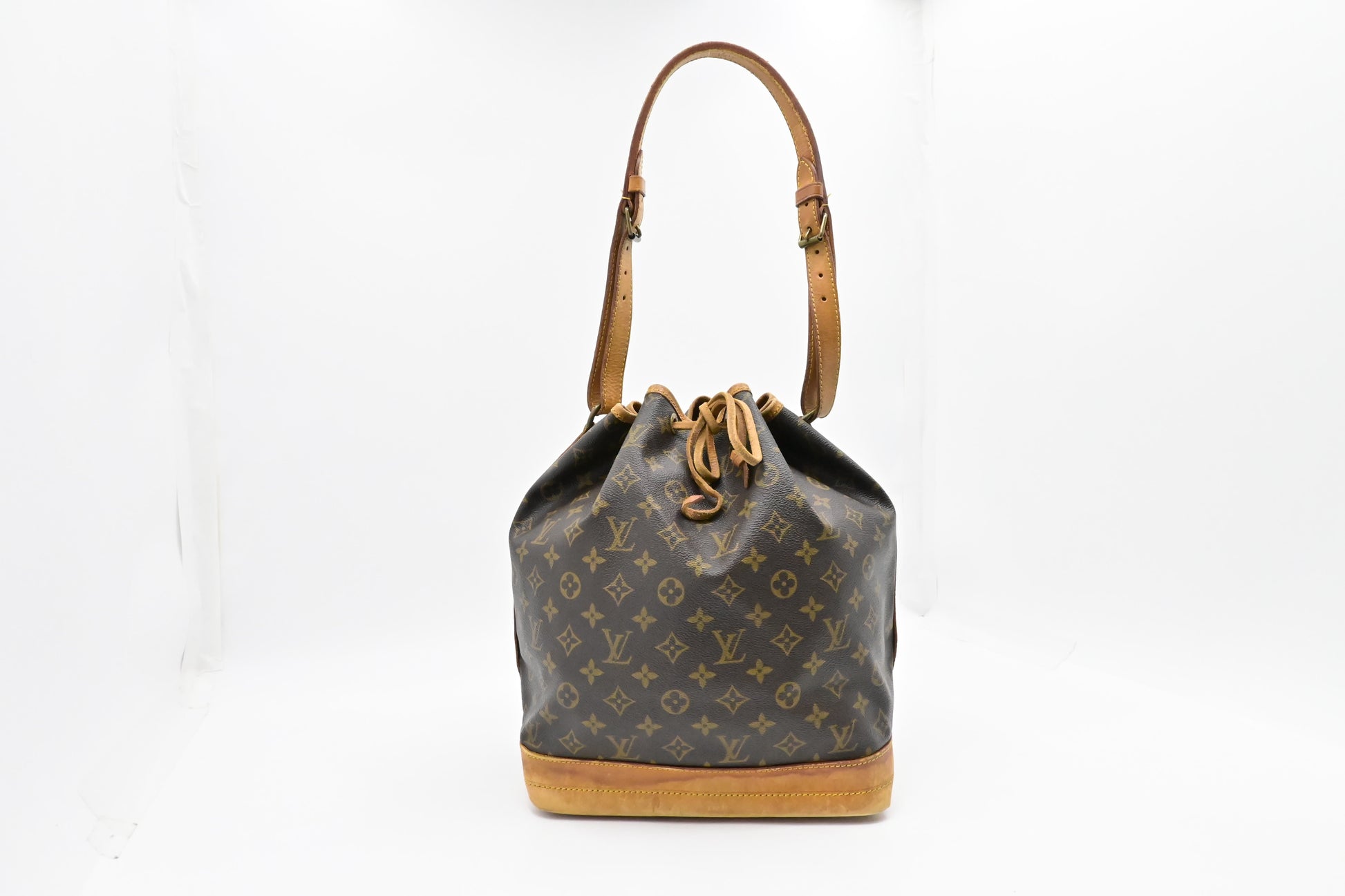 Louis Vuitton Noe Monogram Canvas Handbag Canvas 5