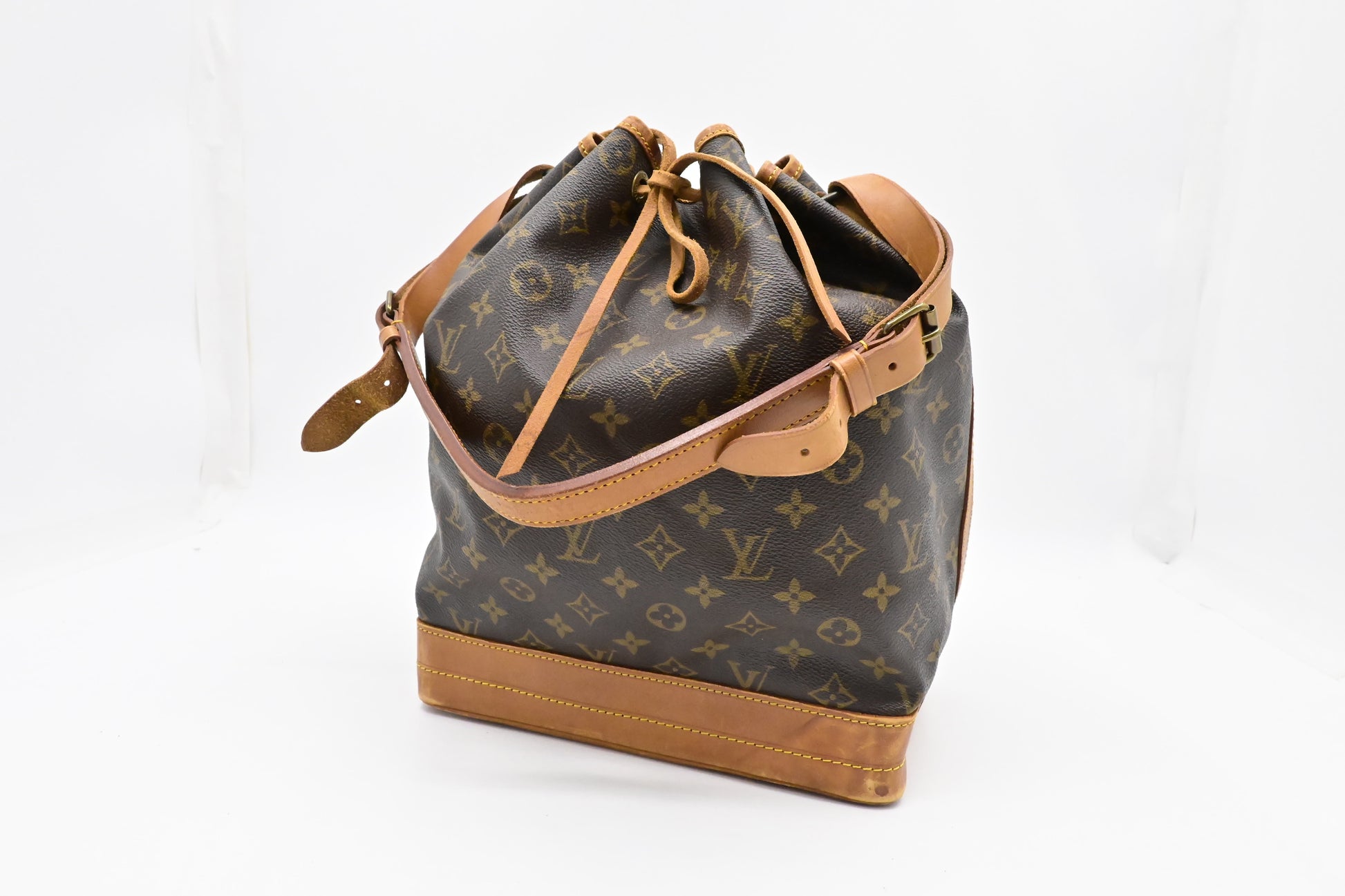 Louis Vuitton Noe Monogram Canvas Handbag Canvas 6