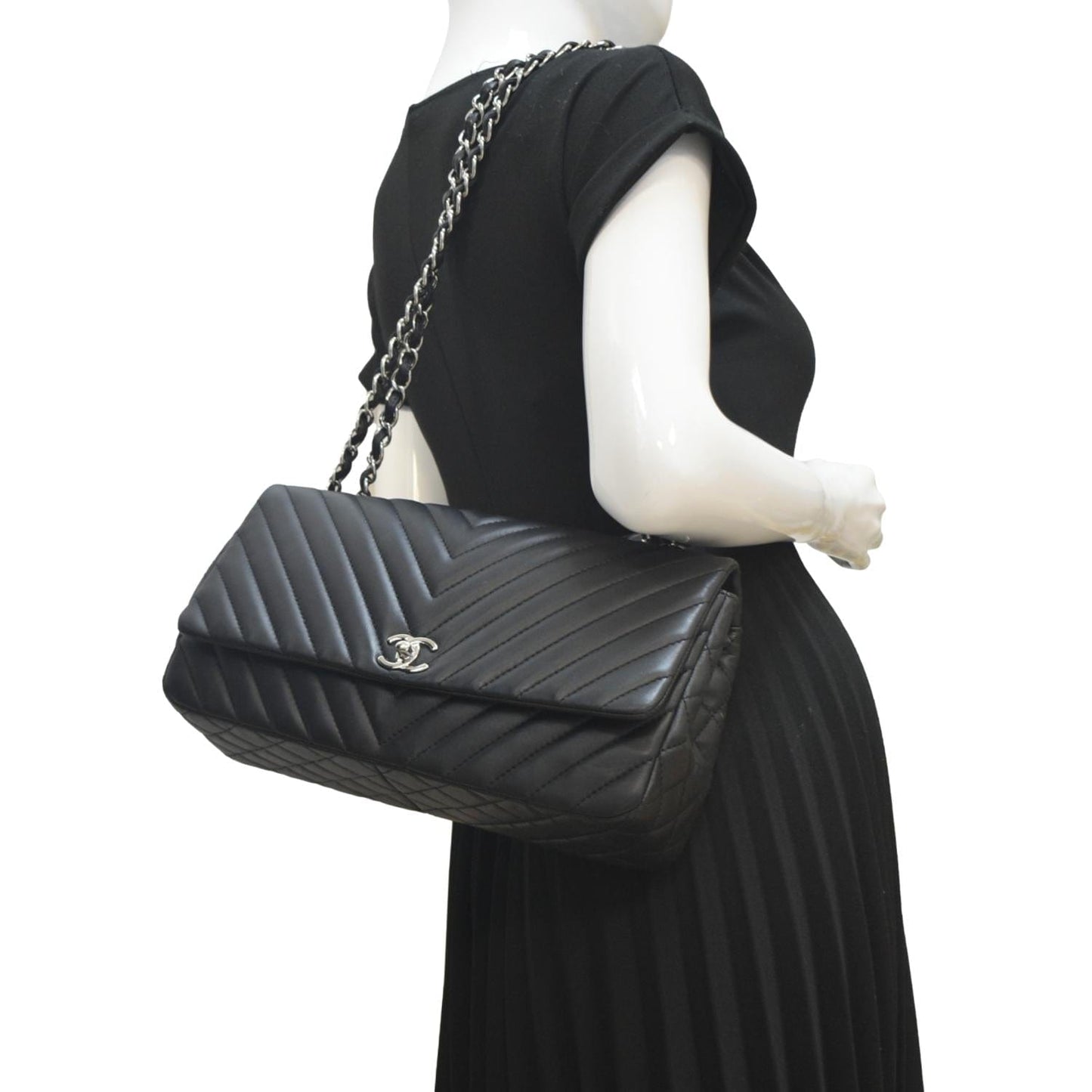 Chanel Surpique Jumbo Chevron Lambskin Leather Flap Crossbody Bag Black