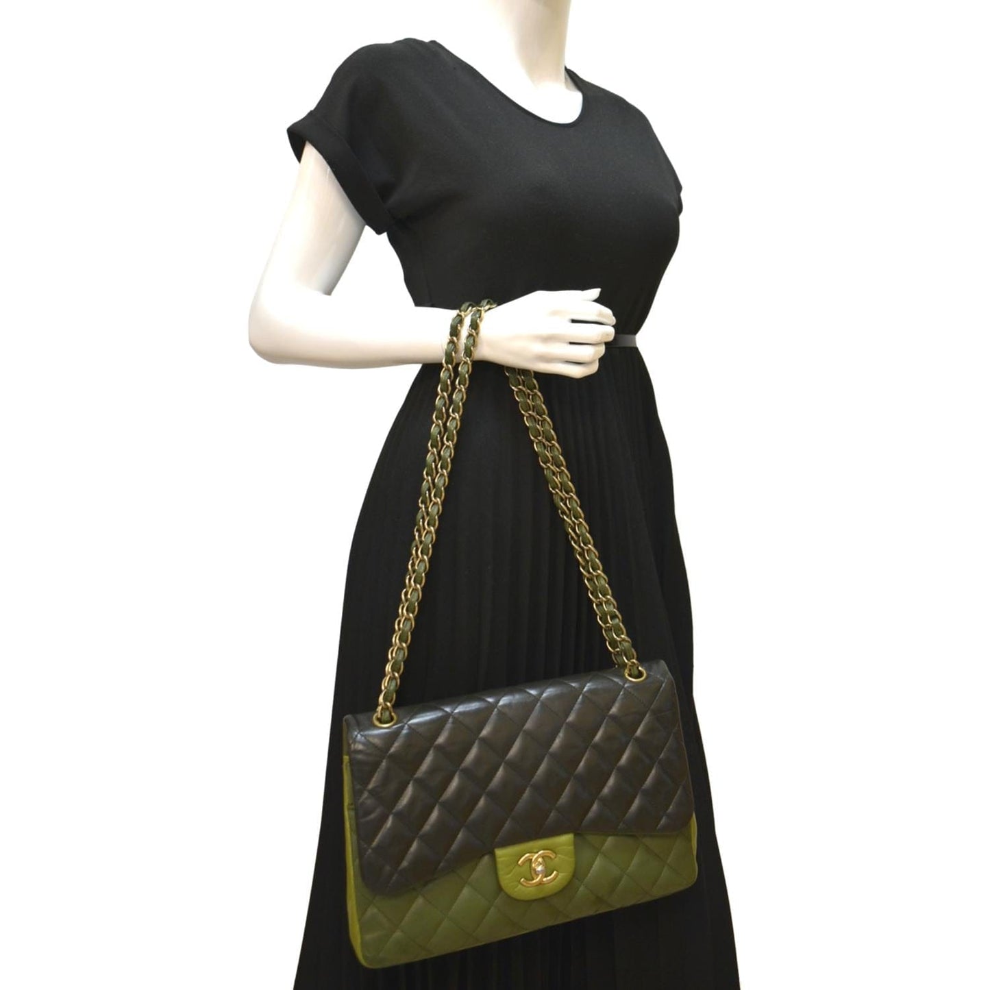 Chanel Classic Jumbo Double Flap Quilted Leather Black Travel Bag Flap Bag