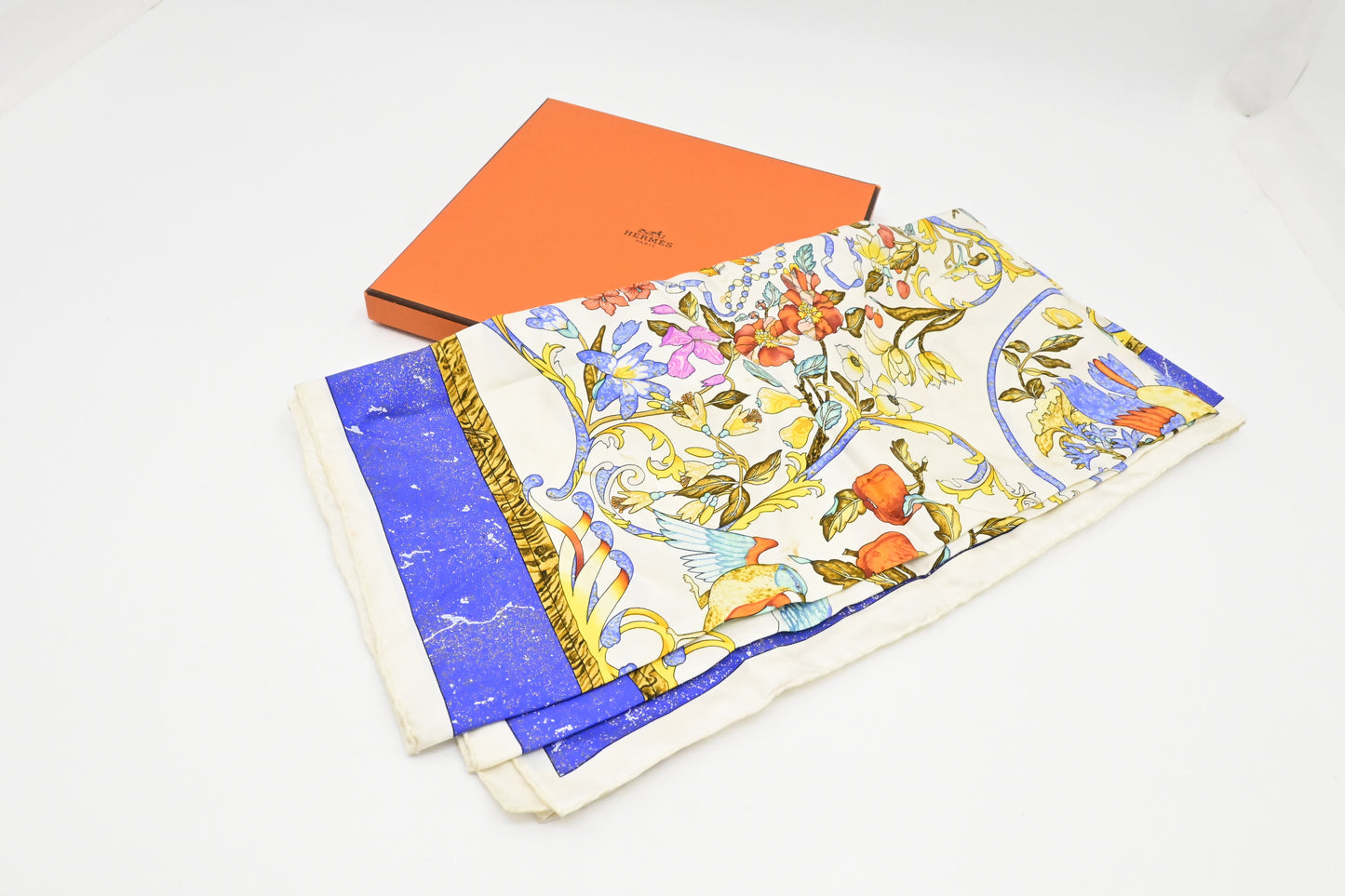 Hermes 'Pierres D'Orient Et D'Occident' Carre In Silk Travel Bag
