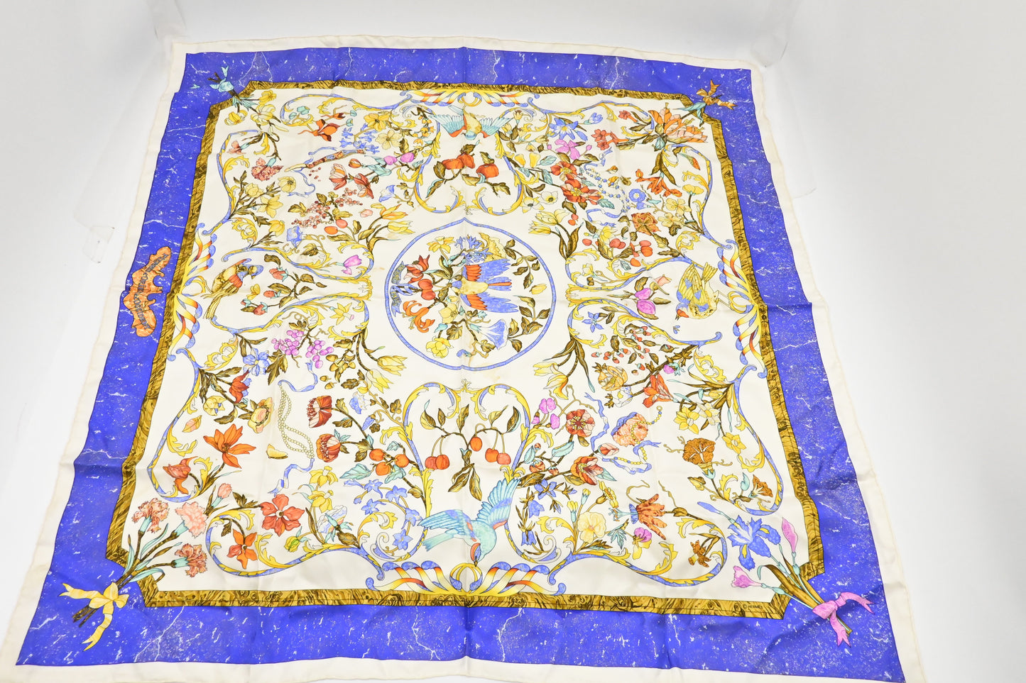 Hermes 'Pierres D'Orient Et D'Occident' Carre In Silk Travel Bag