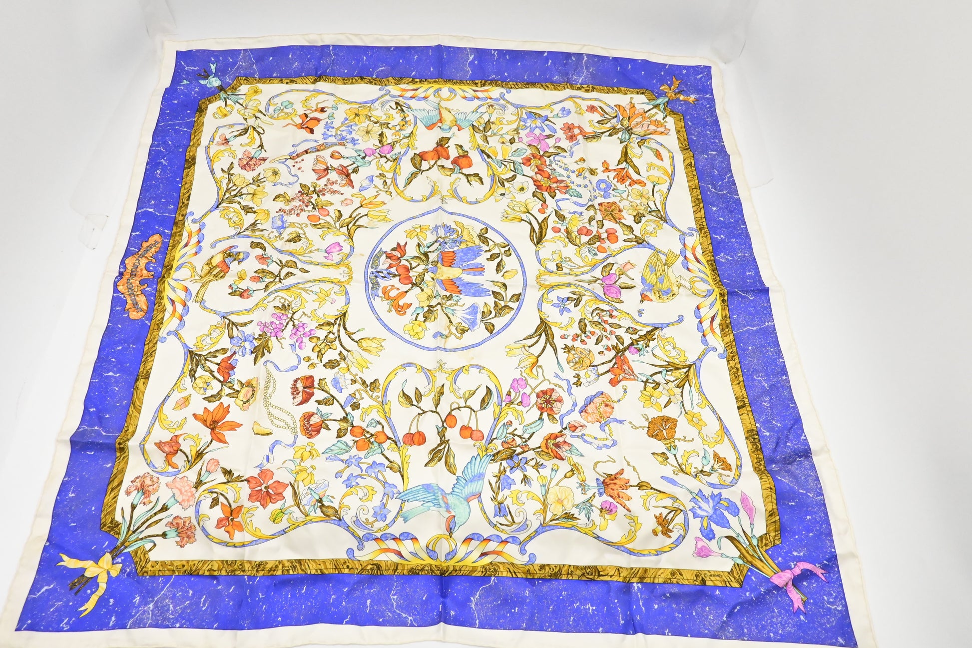 Hermes 'Pierres D'Orient Et D'Occident' Carre In Silk Travel Bag