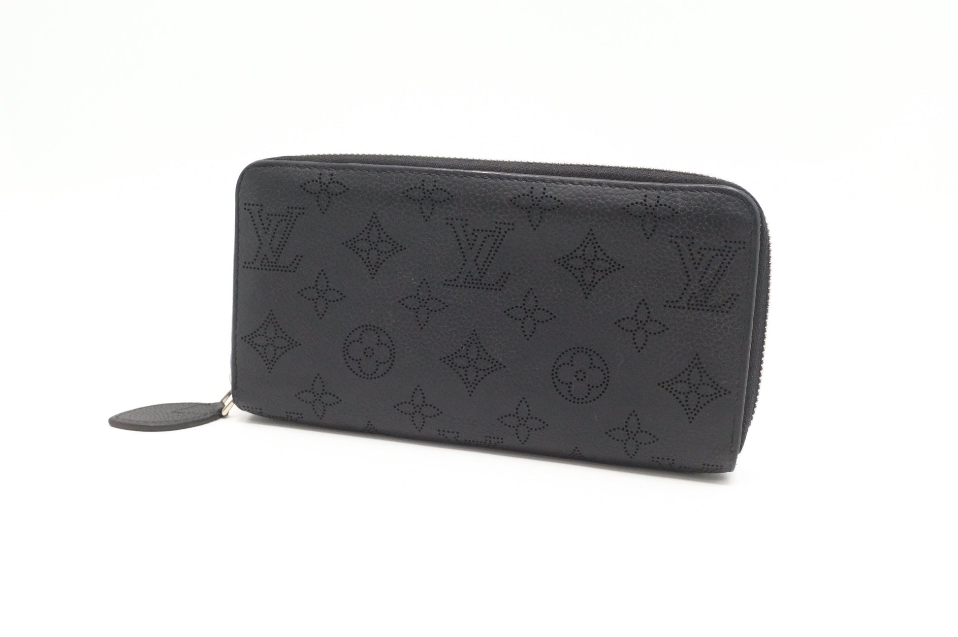 Louis Vuitton Zippy Mahina Leather Black Wallet Case