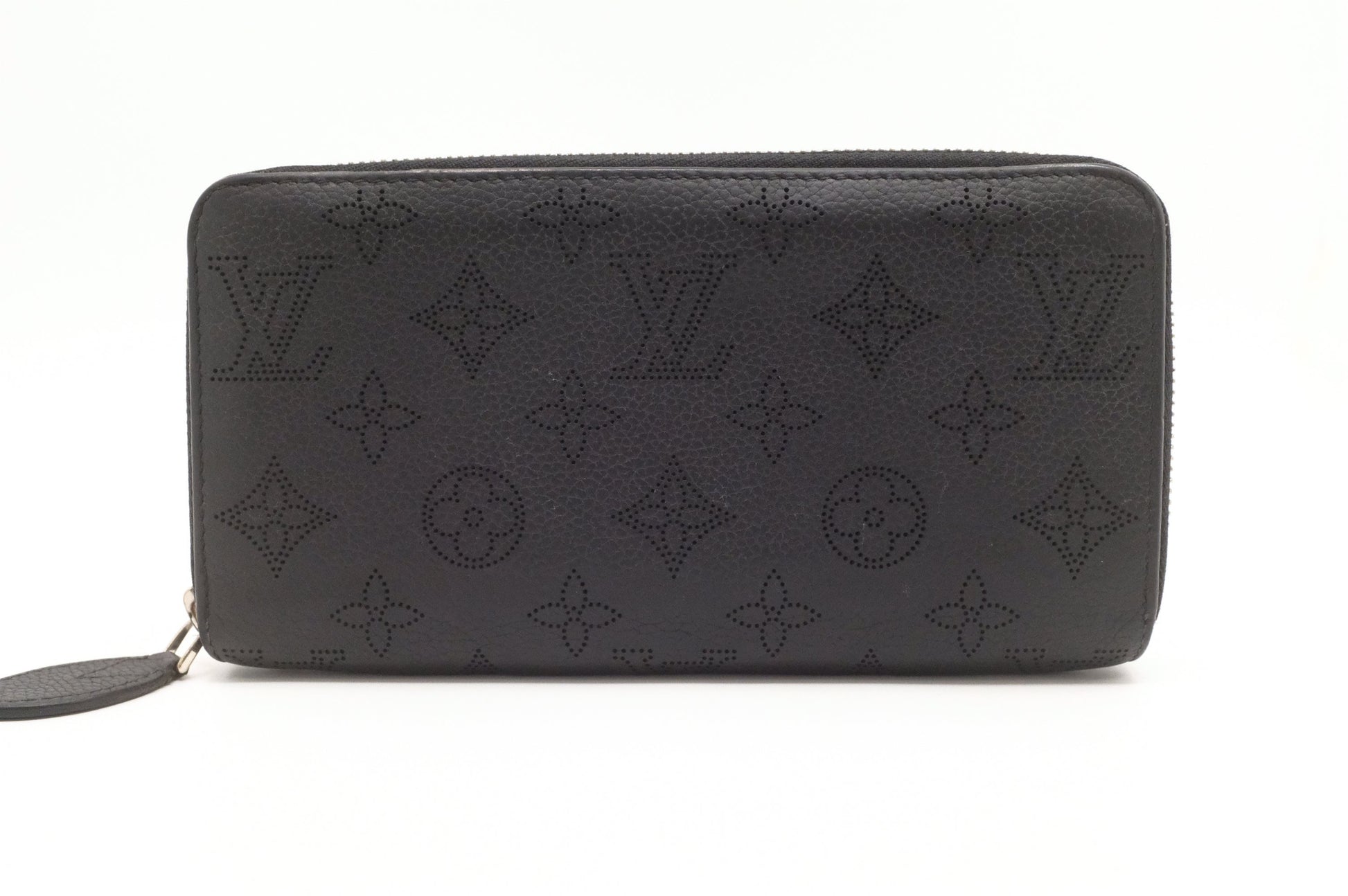 Louis Vuitton Zippy Mahina Leather Black Wallet Case