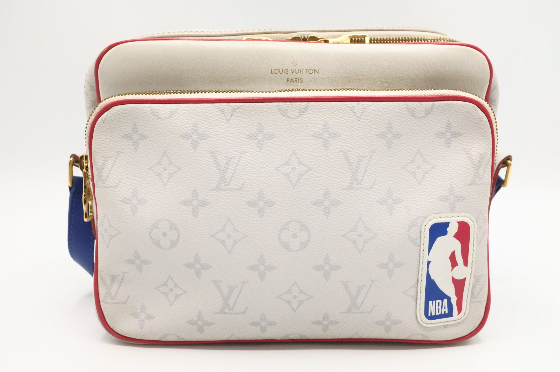 Louis Vuitton x NBA Nil Messenger Antarctica Monogram Canvas Crossbody Bag