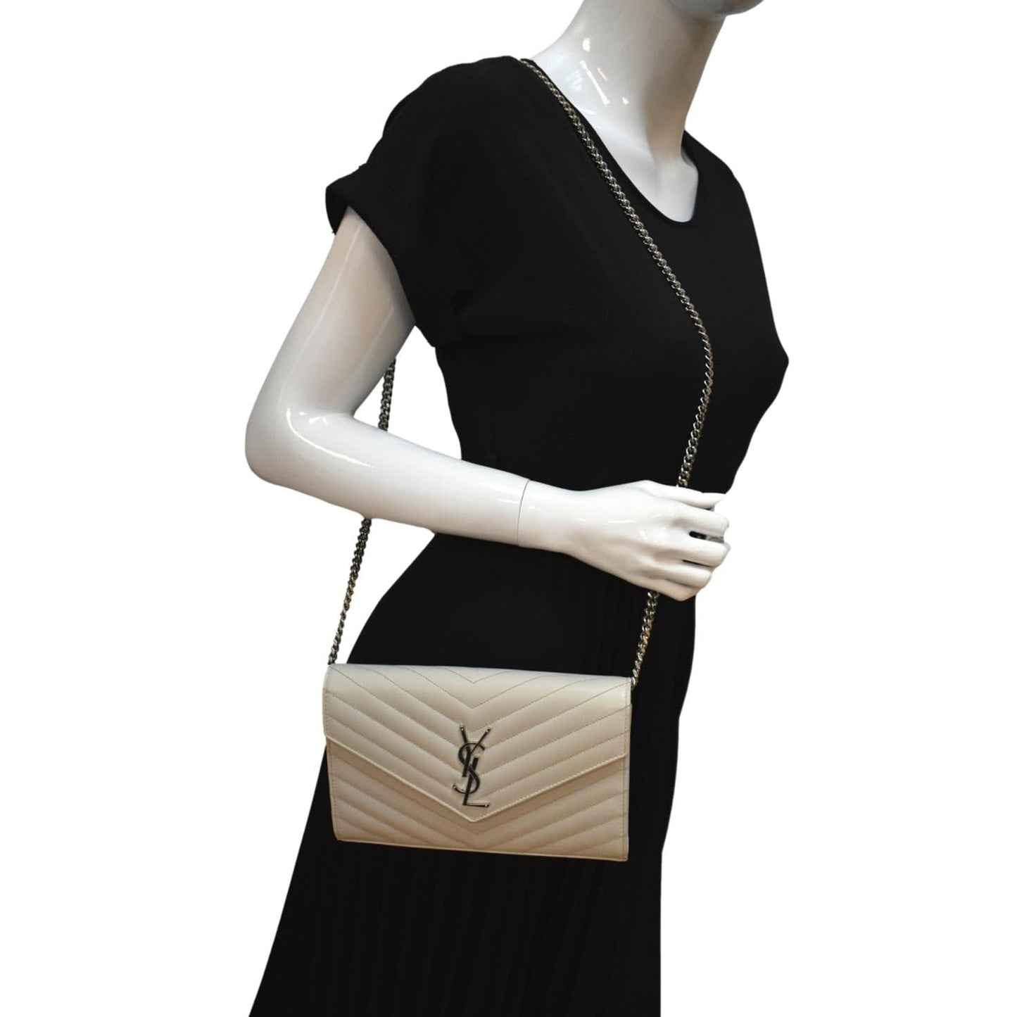 YSL Saint Laurent Saint Grain De Poudre Envelope Bag White Chain Travel Bag
