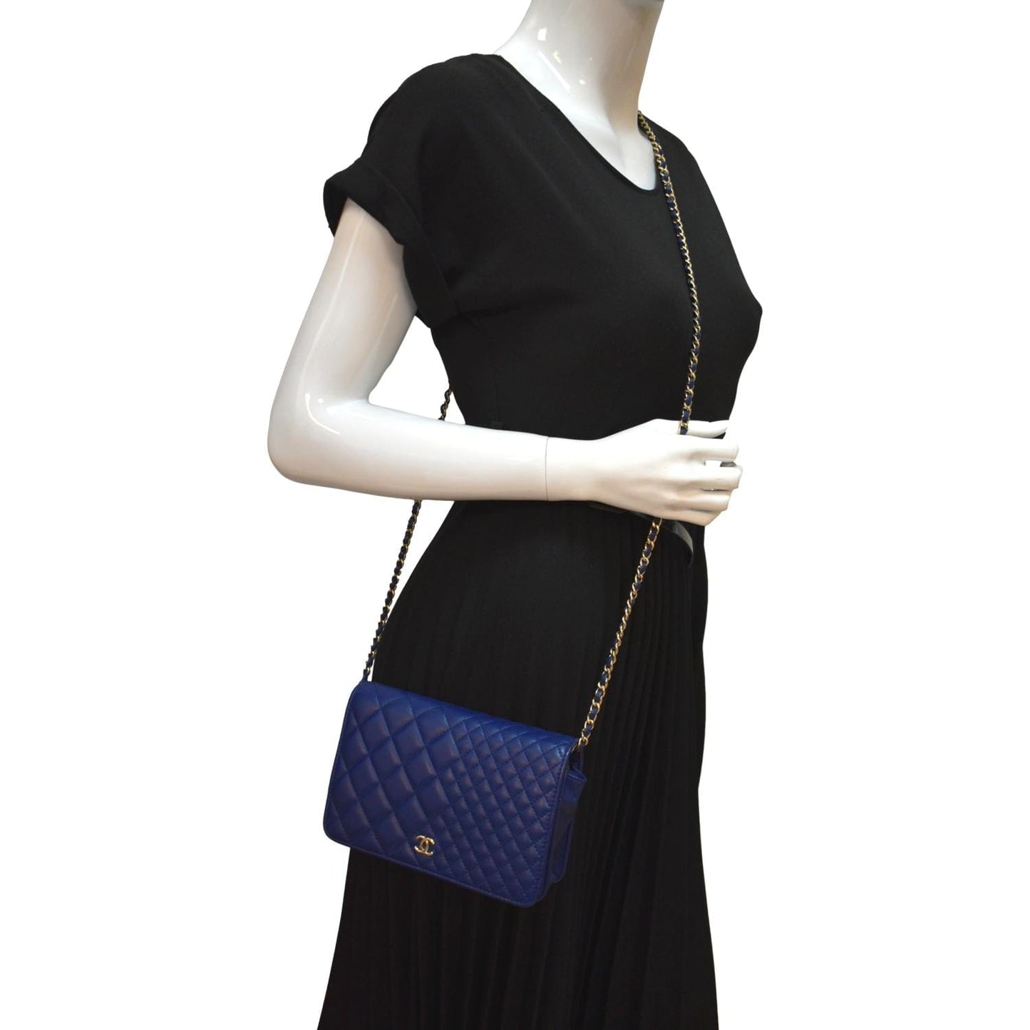 Chanel On Quilted Leather Blue Wallet Case Chain 1