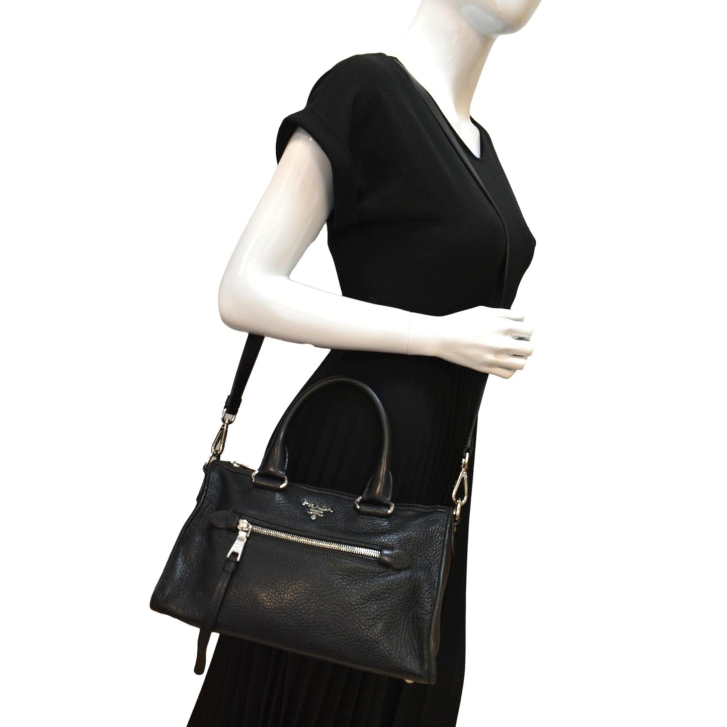 Vitello Phenix Shoulder Bag Leather Black
