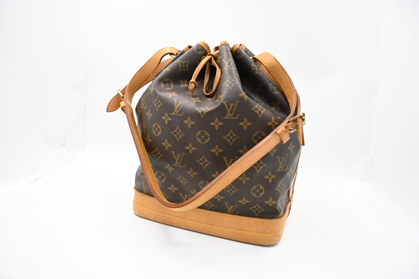 Louis Vuitton Noe Monogram Canvas Handbag Canvas 8
