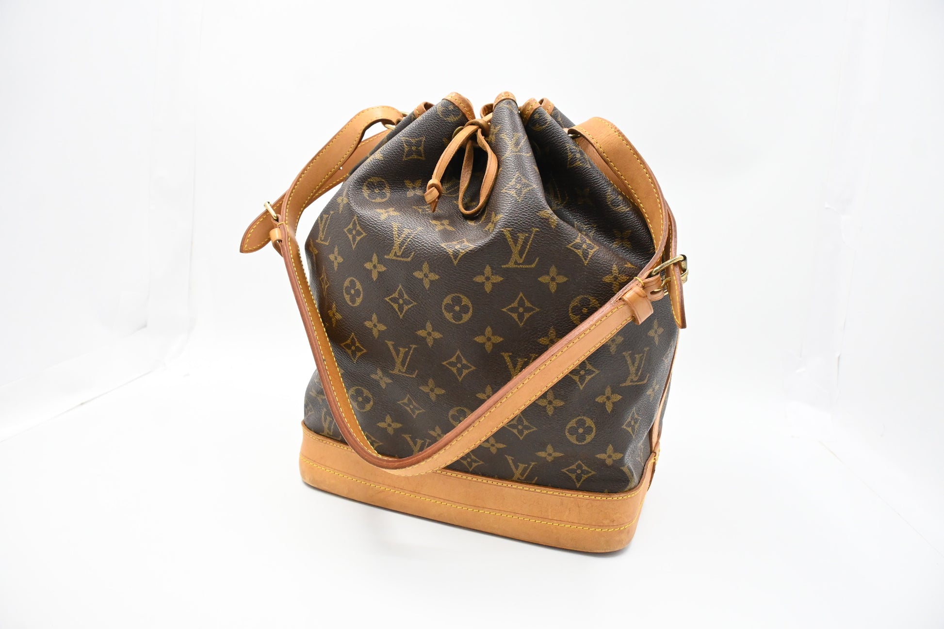 Louis Vuitton Noe Monogram Canvas Handbag Canvas 8