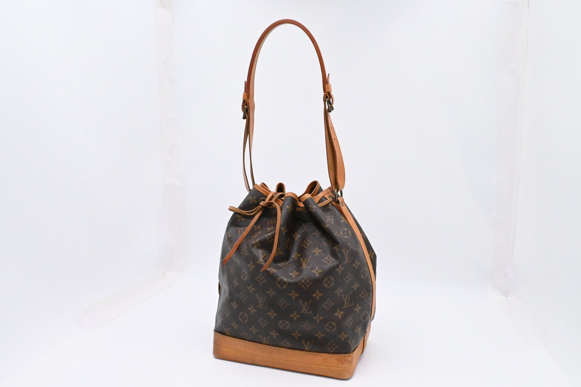 Louis Vuitton Noe Monogram Canvas Handbag Canvas 10