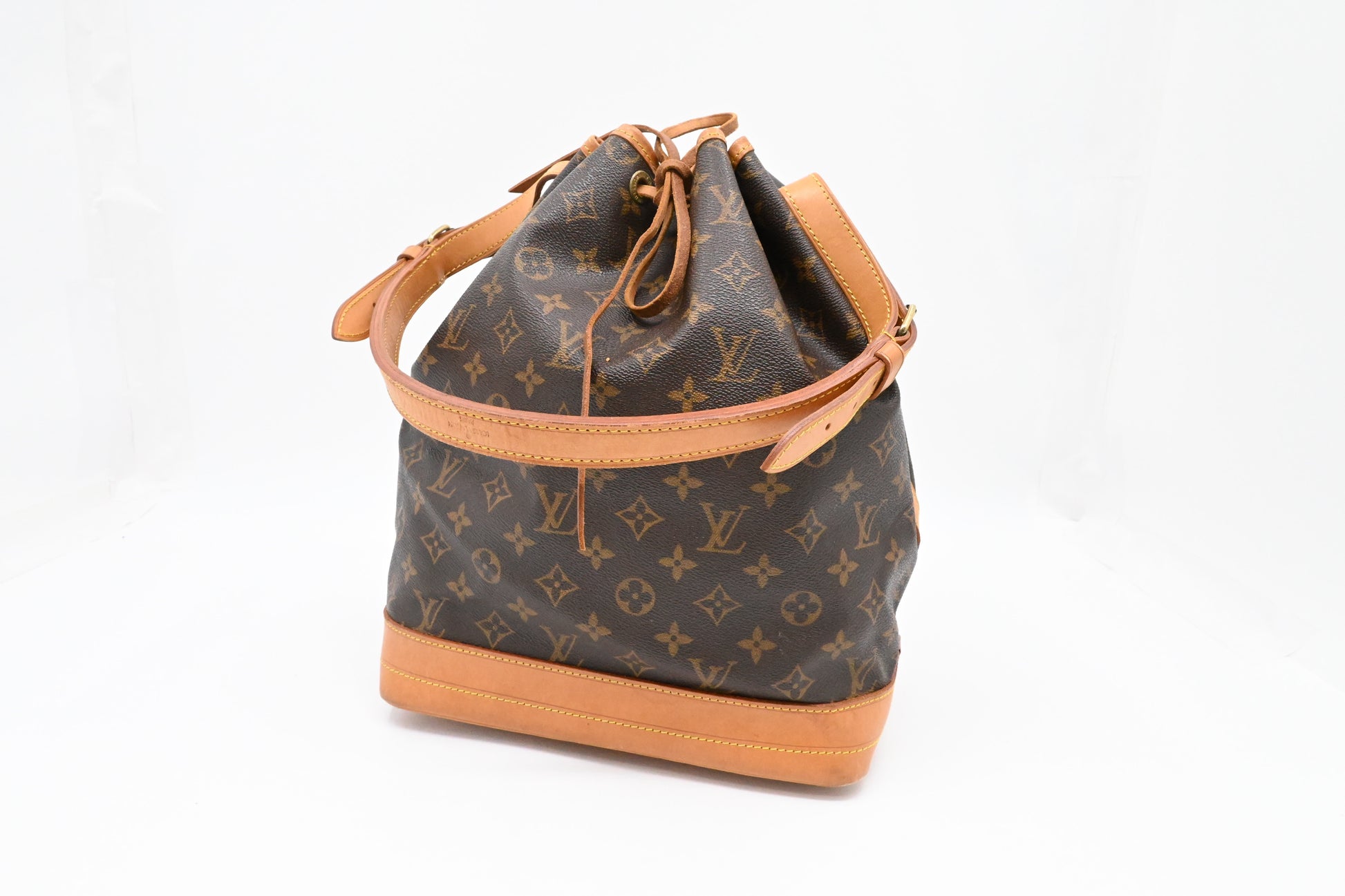 Louis Vuitton Noe Monogram Canvas Handbag Canvas 9