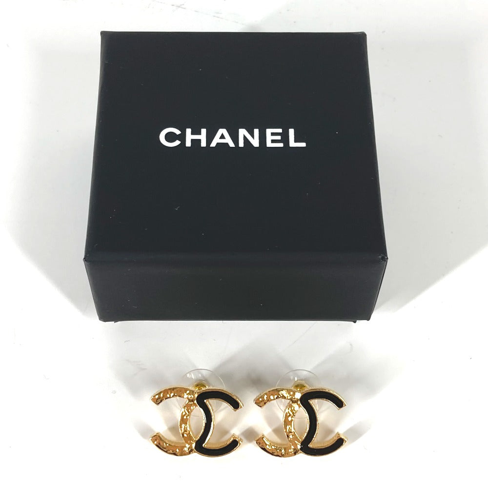 Chanel Pierce Gold Jewelry E 14