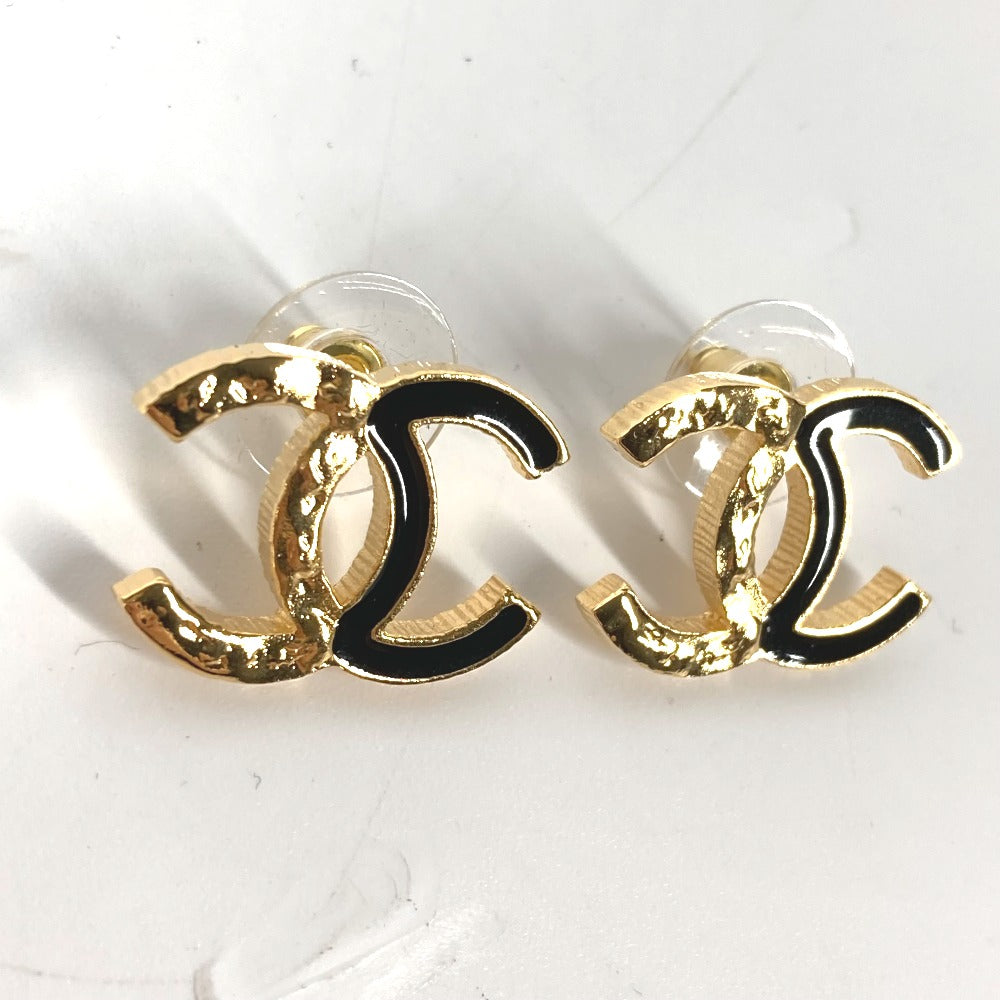 Chanel Pierce Gold Jewelry E 14