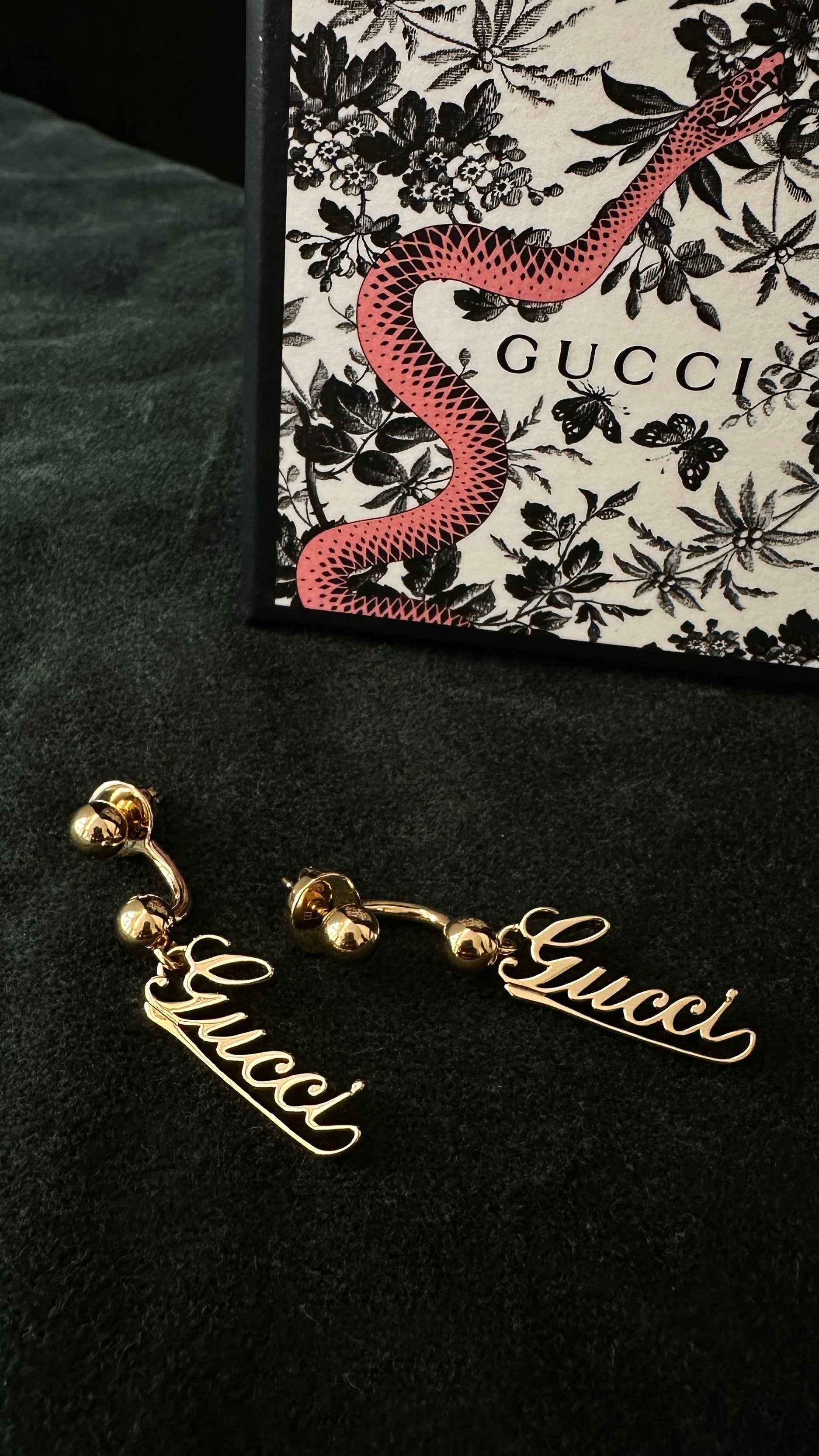 GUCCI Baule Script Drop Earrings Gold