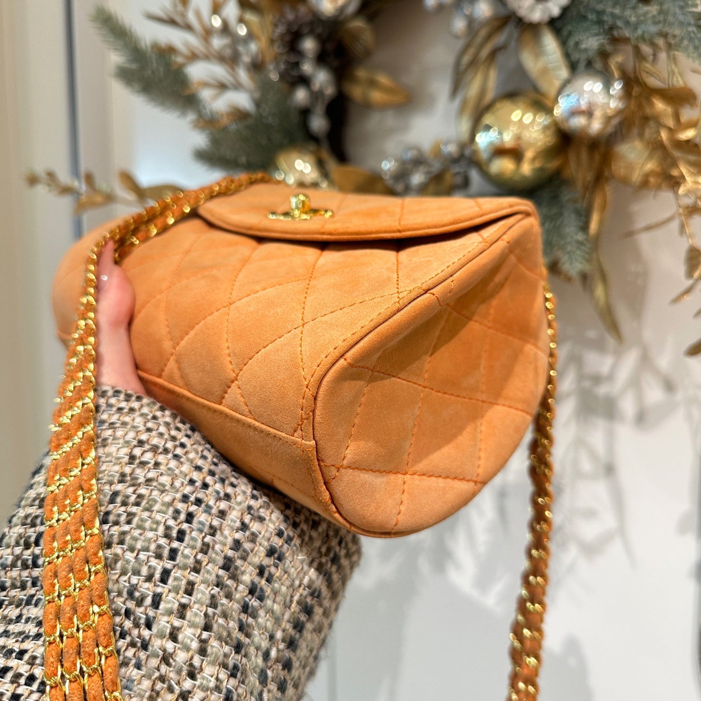 Chanel   suede chain bag
